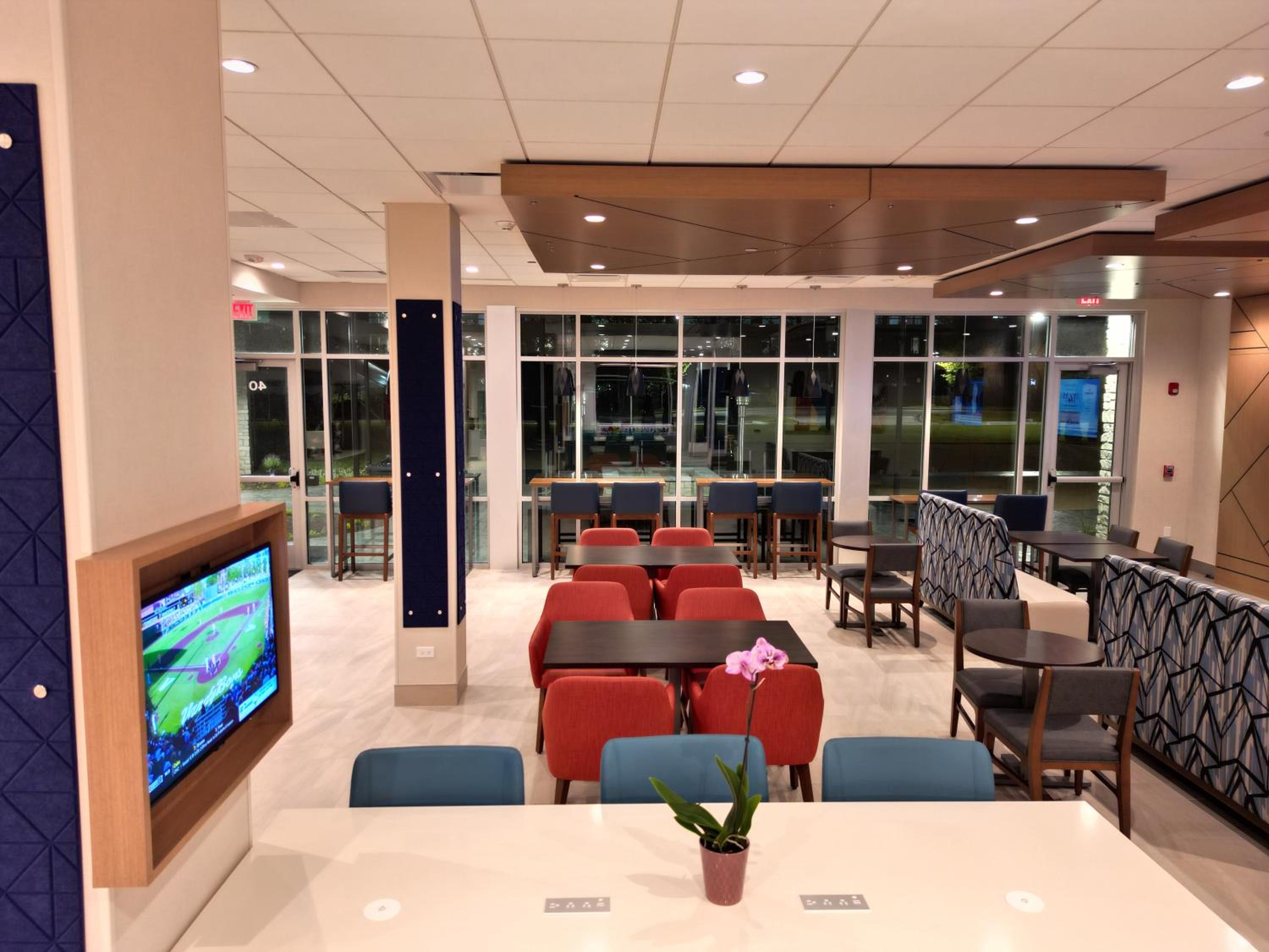 Holiday Inn Express & Suites Chicago Schaumburg, an IHG Hotel, Photo 49