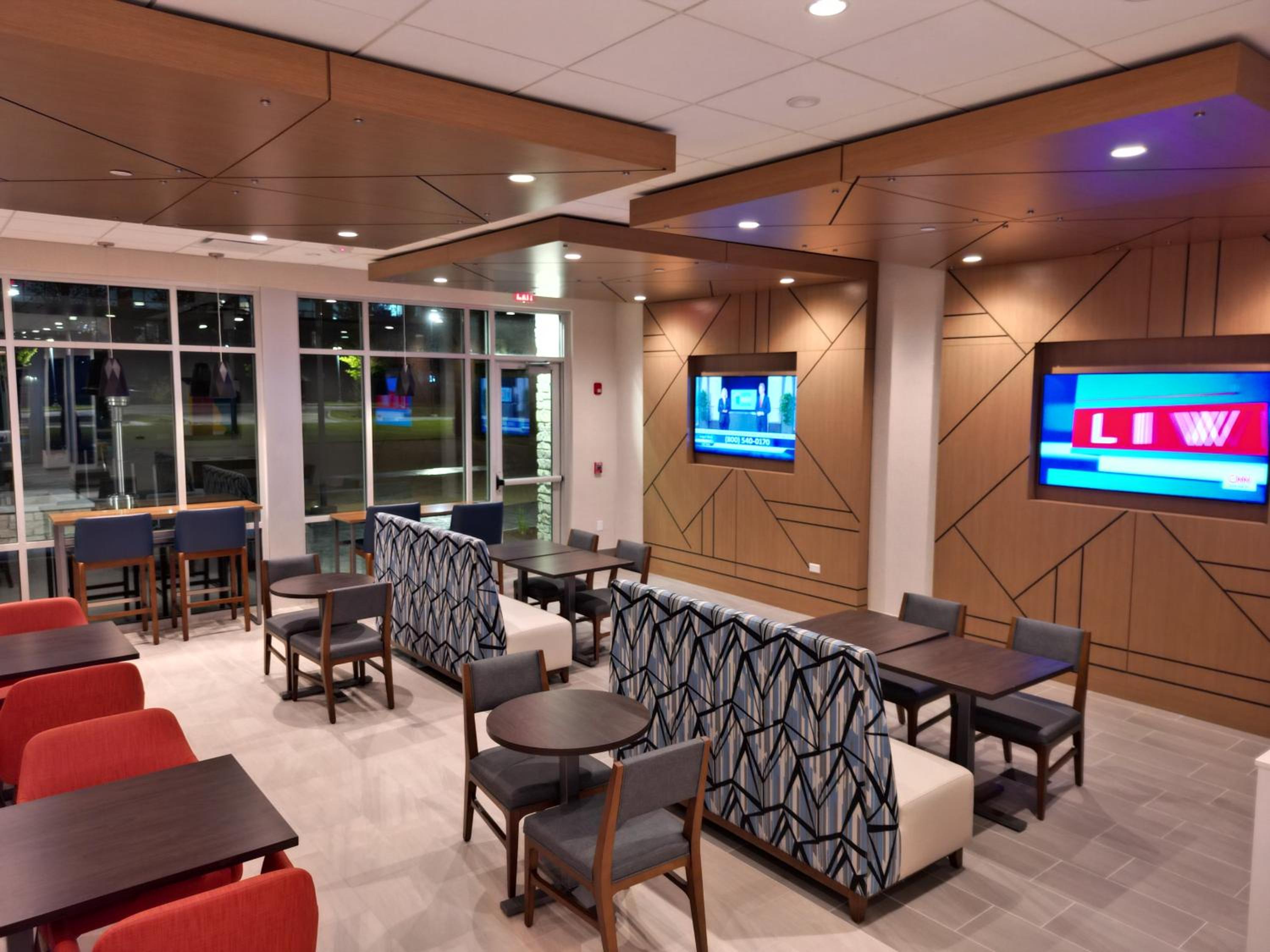Holiday Inn Express & Suites Chicago Schaumburg, an IHG Hotel, Photo 8