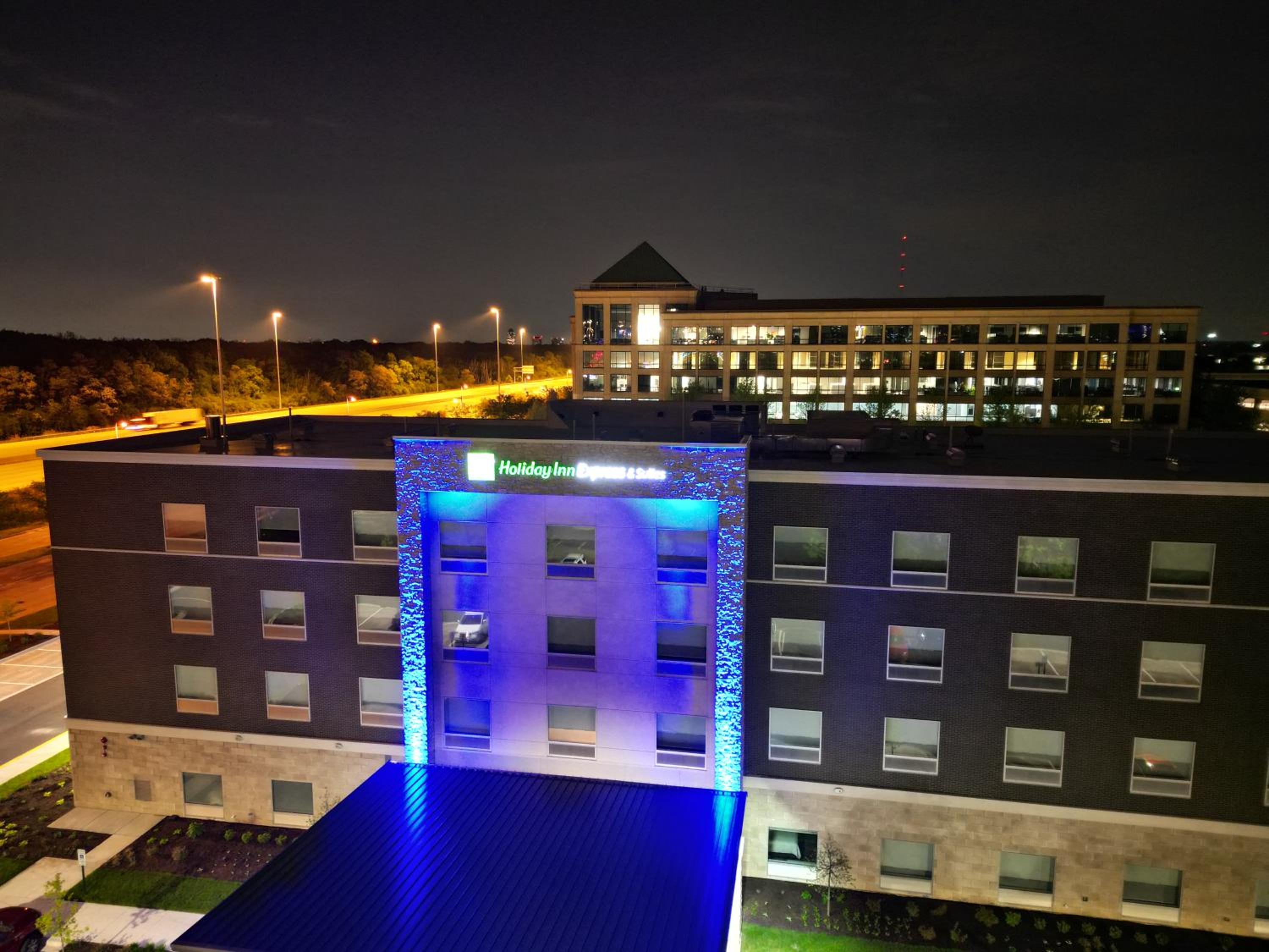Holiday Inn Express & Suites Chicago Schaumburg, an IHG Hotel, Photo 32