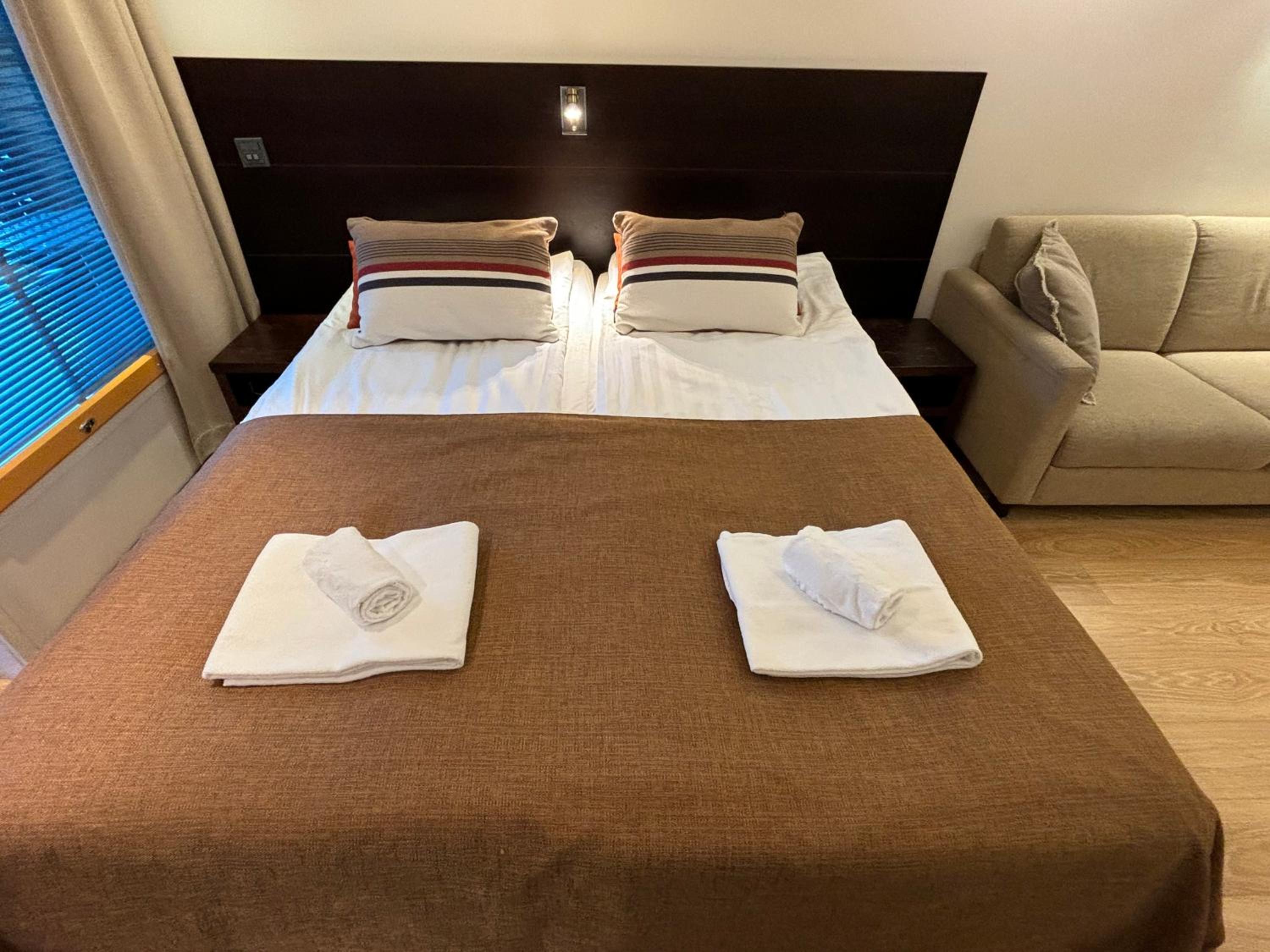 Levi Suites Levi Gold