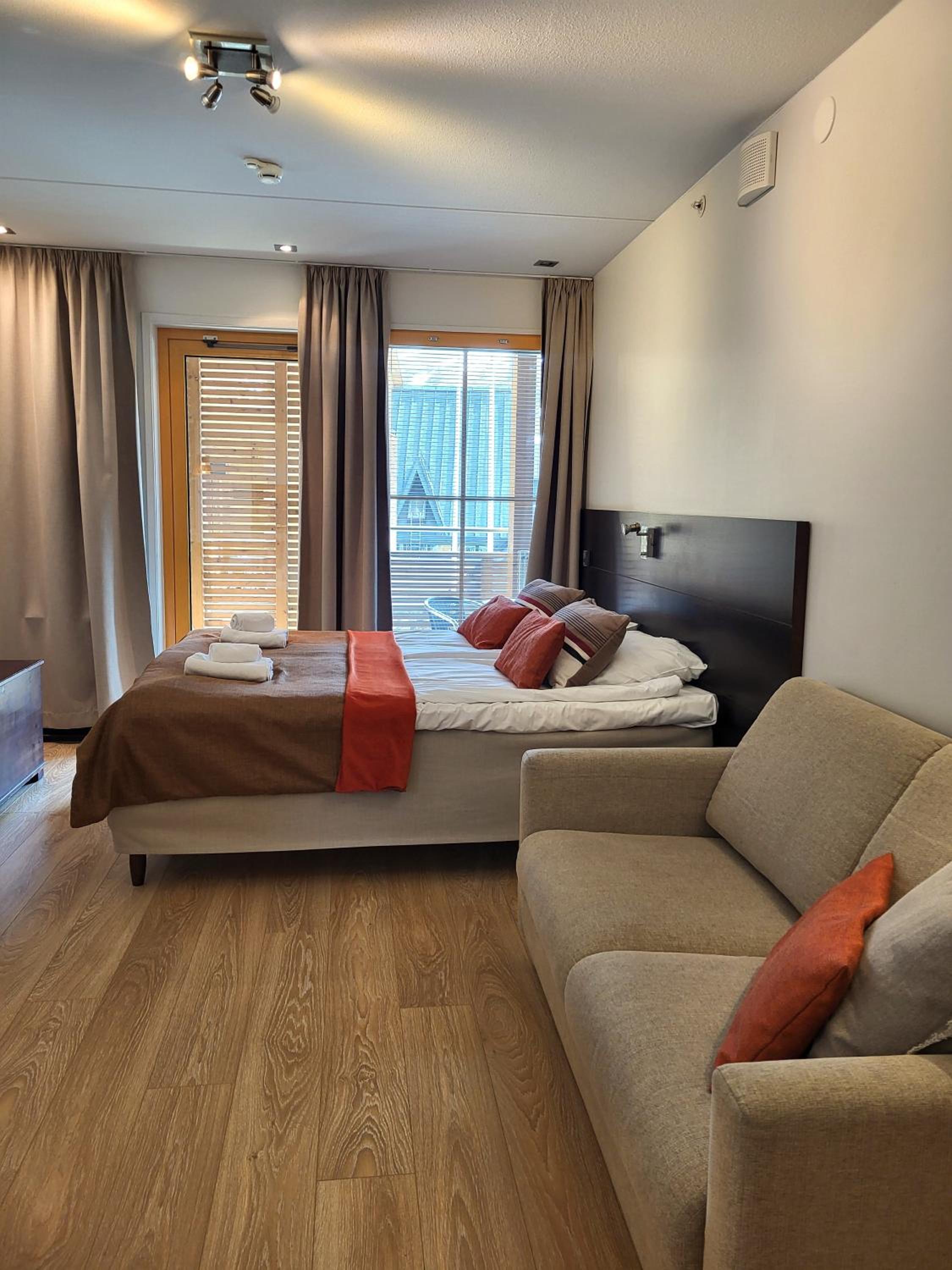 Levi Suites Levi Gold