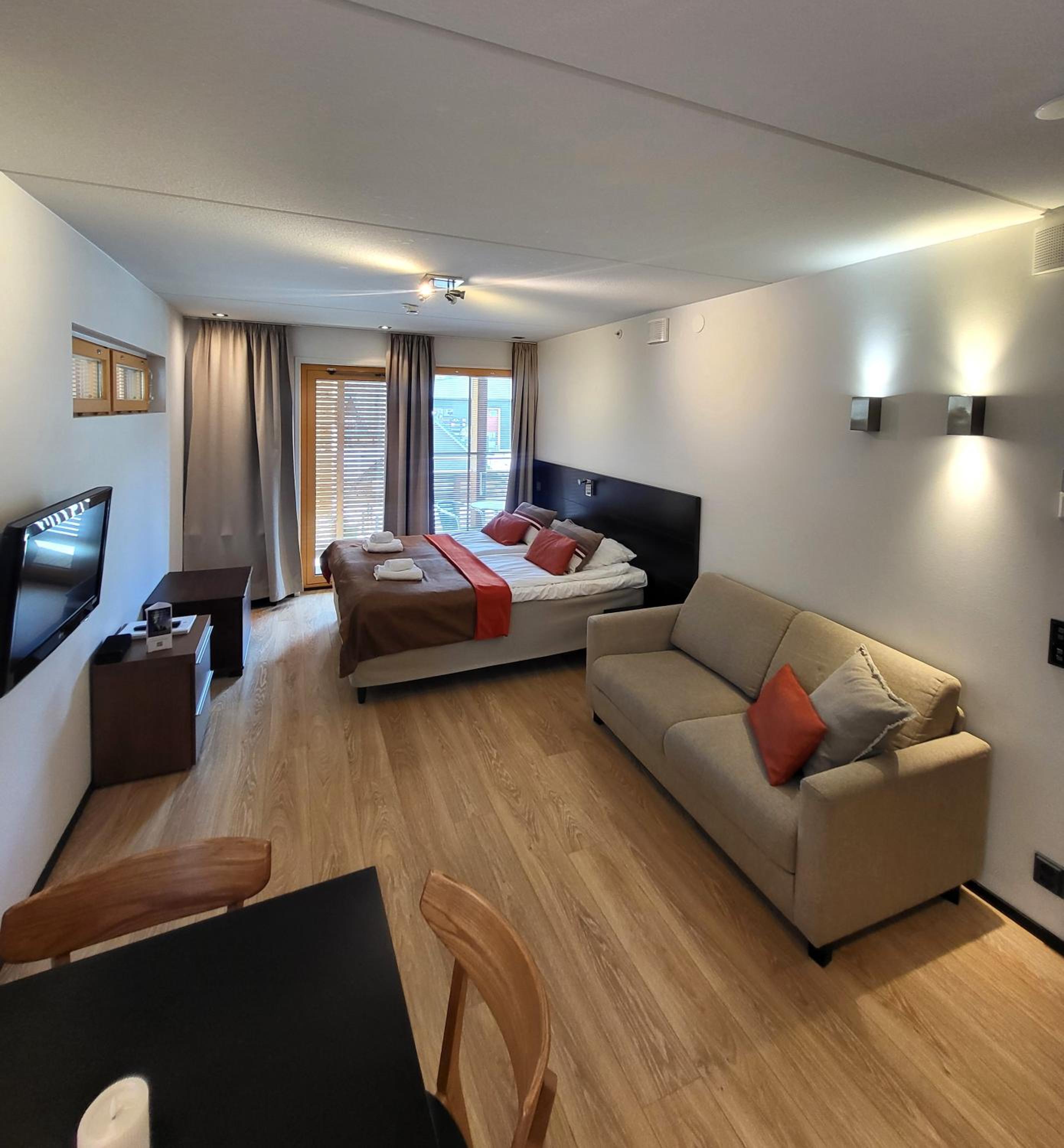 Levi Suites Levi Gold