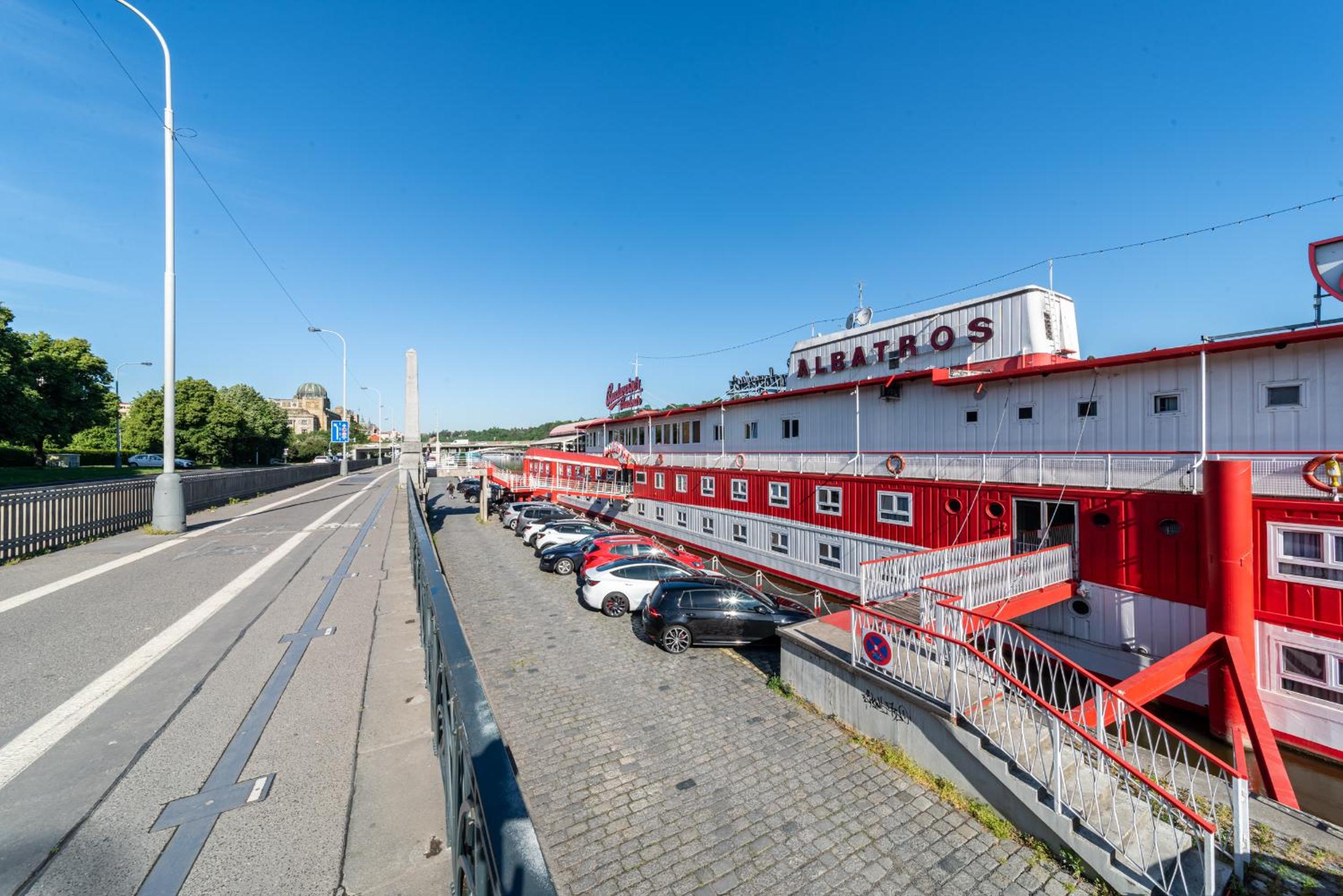 Botel Albatros