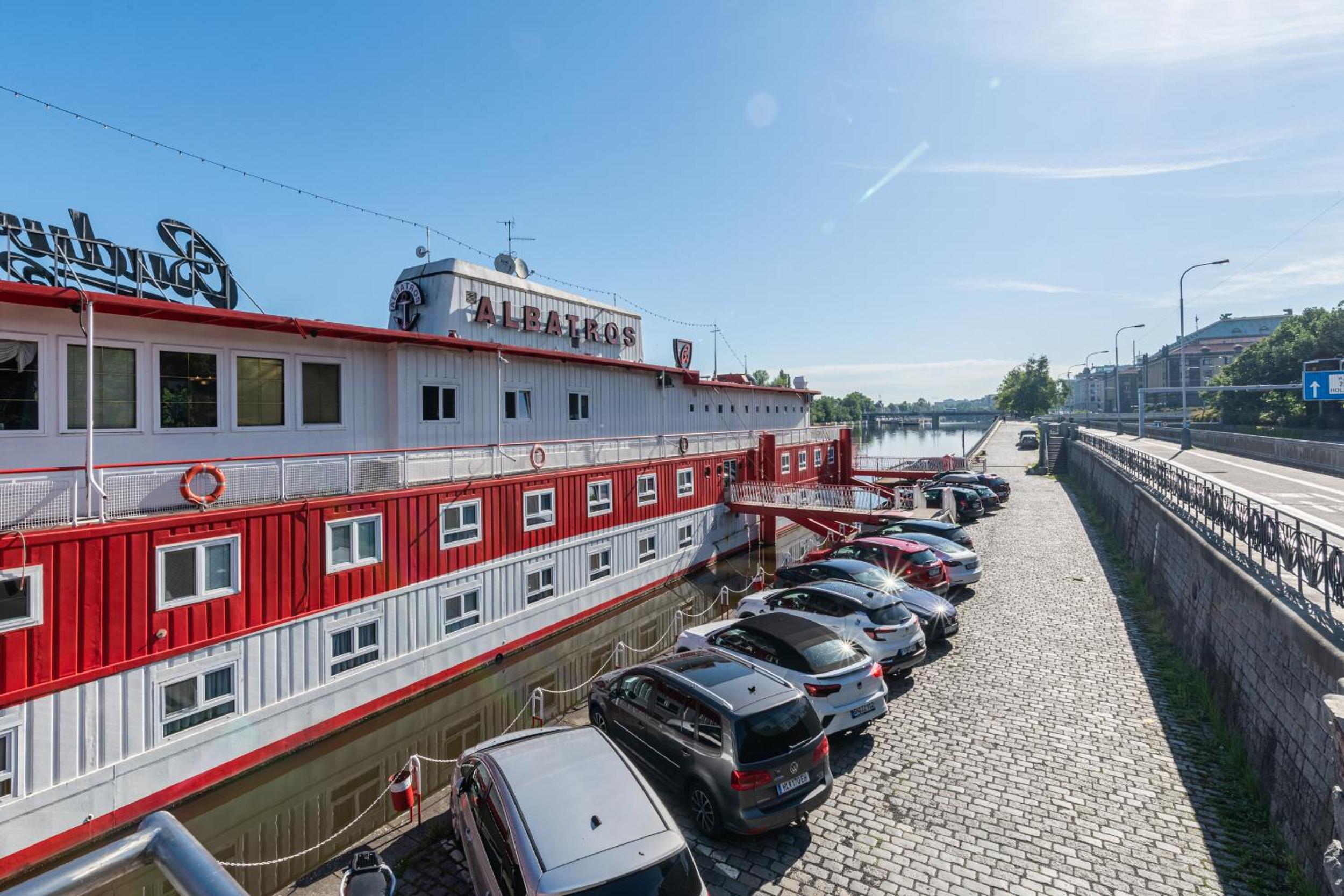 Botel Albatros