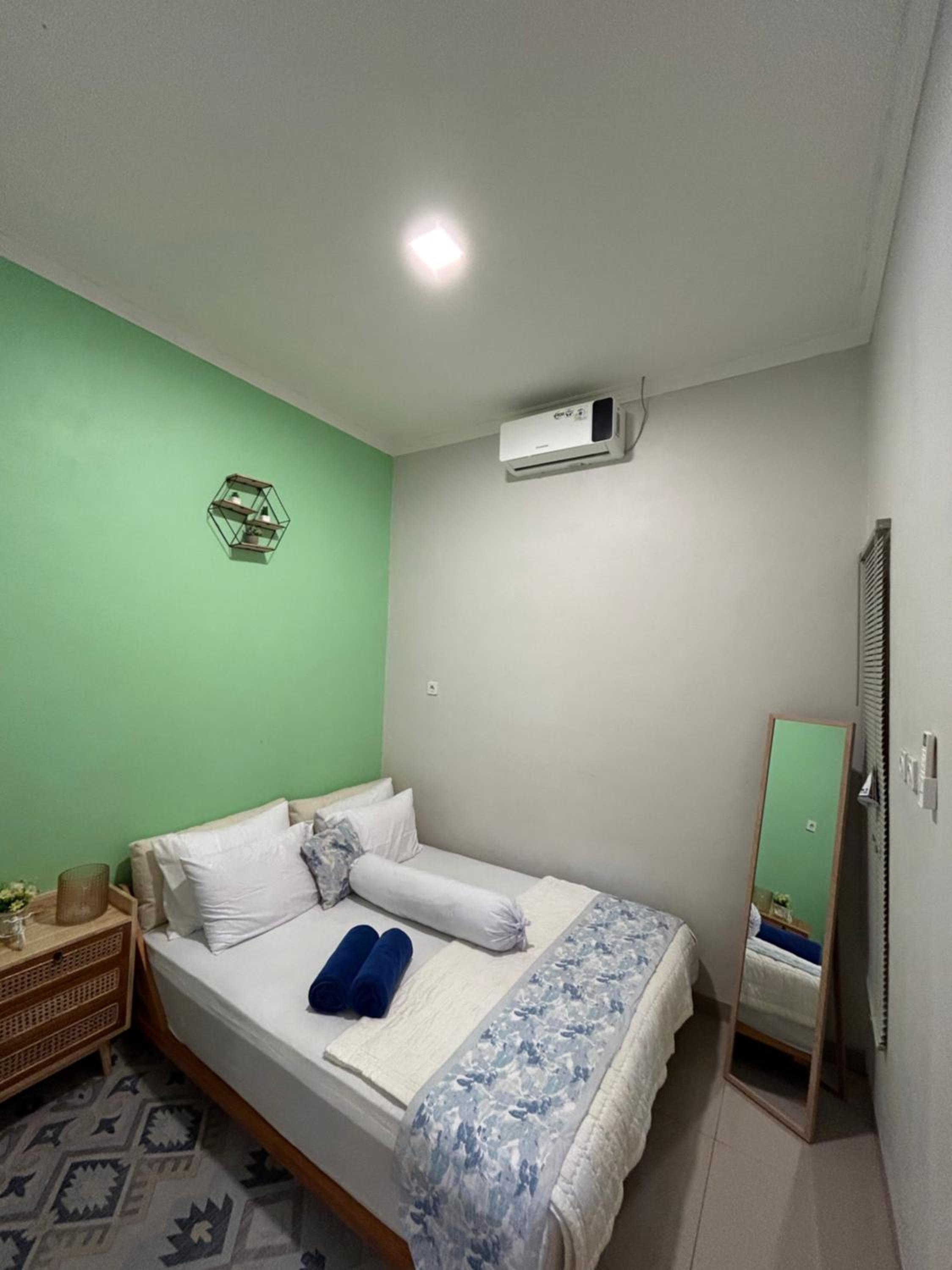 Clamitan House