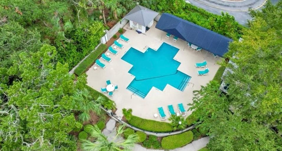 St Simons Island Vacations - Desirable South End - 5 minutes to Beach! WALK to Dining/Shopping! - Property Image 1