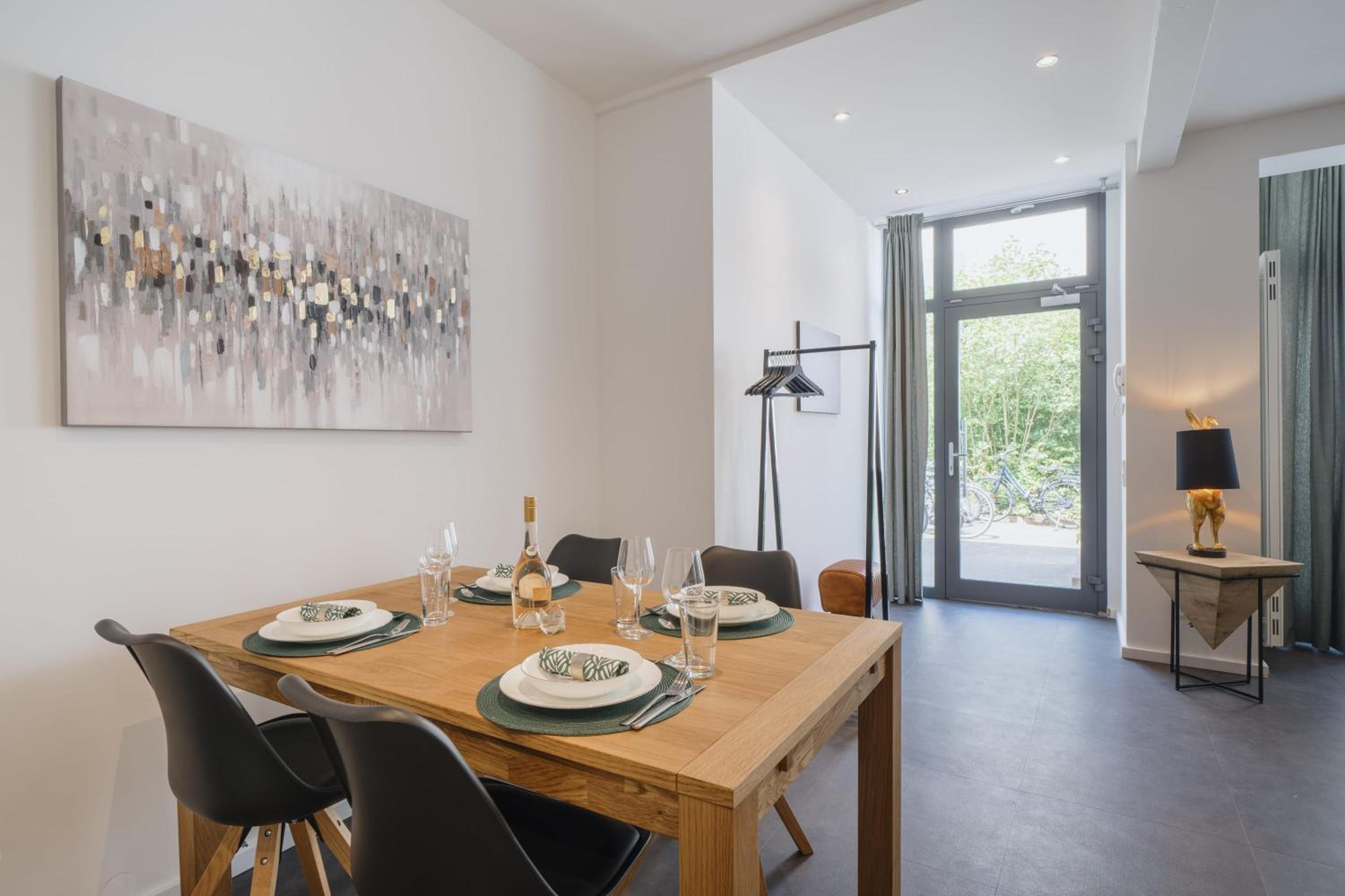Homely Berlin - Luxury Loft, Modern, Near Kurfürstendamm I Cafe