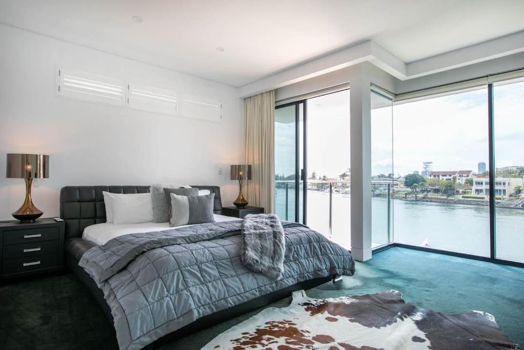 3 m Luxury Waterfront Villa in Paradise Pets Welcome