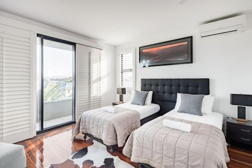 3 m Luxury Waterfront Villa in Paradise Pets Welcome