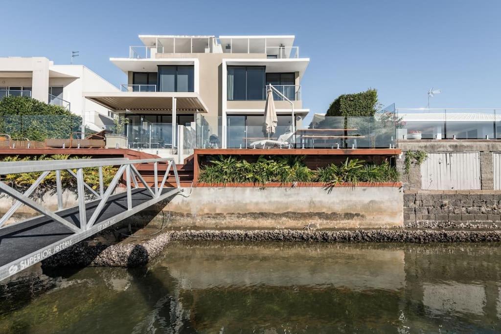 3 m Luxury Waterfront Villa in Paradise Pets Welcome