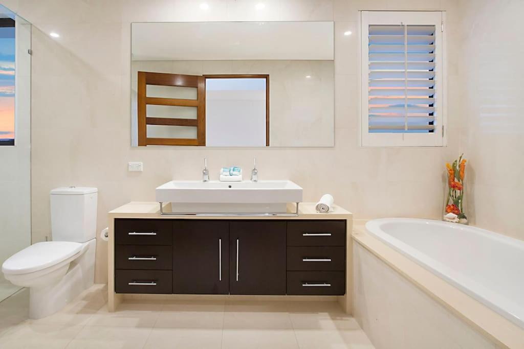 3 m Luxury Waterfront Villa in Paradise Pets Welcome
