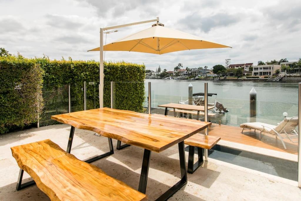 3 m Luxury Waterfront Villa in Paradise Pets Welcome