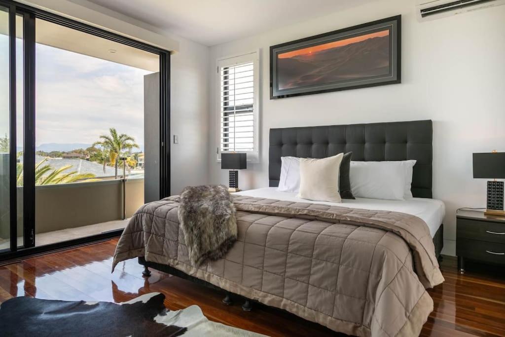 3 m Luxury Waterfront Villa in Paradise Pets Welcome