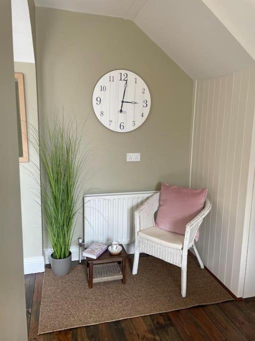 Charming House on Taylors Hill with Free Parking view 3