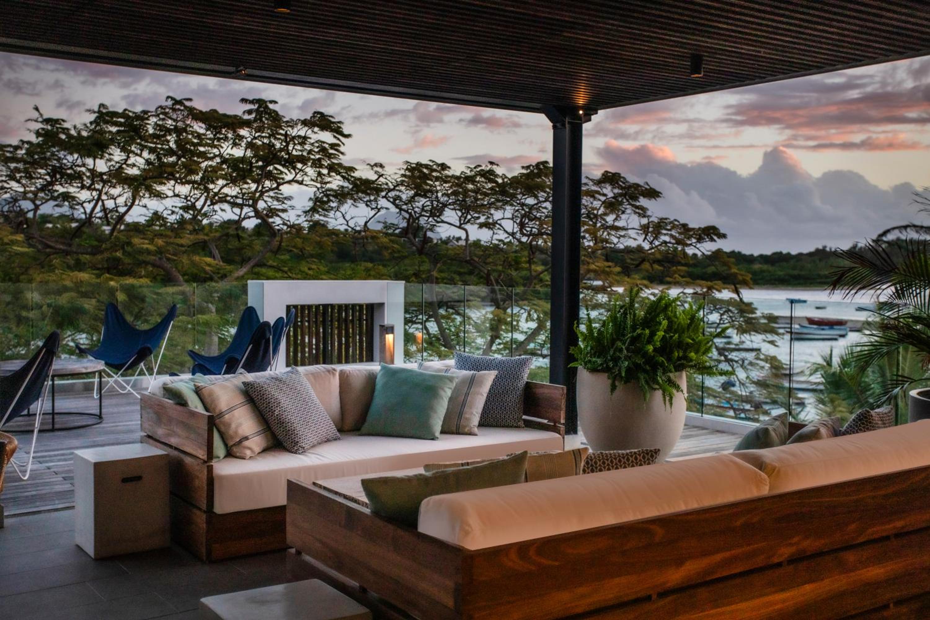Penthouse Luxueux avec Piscines, Vues Mer et Montagne view 2