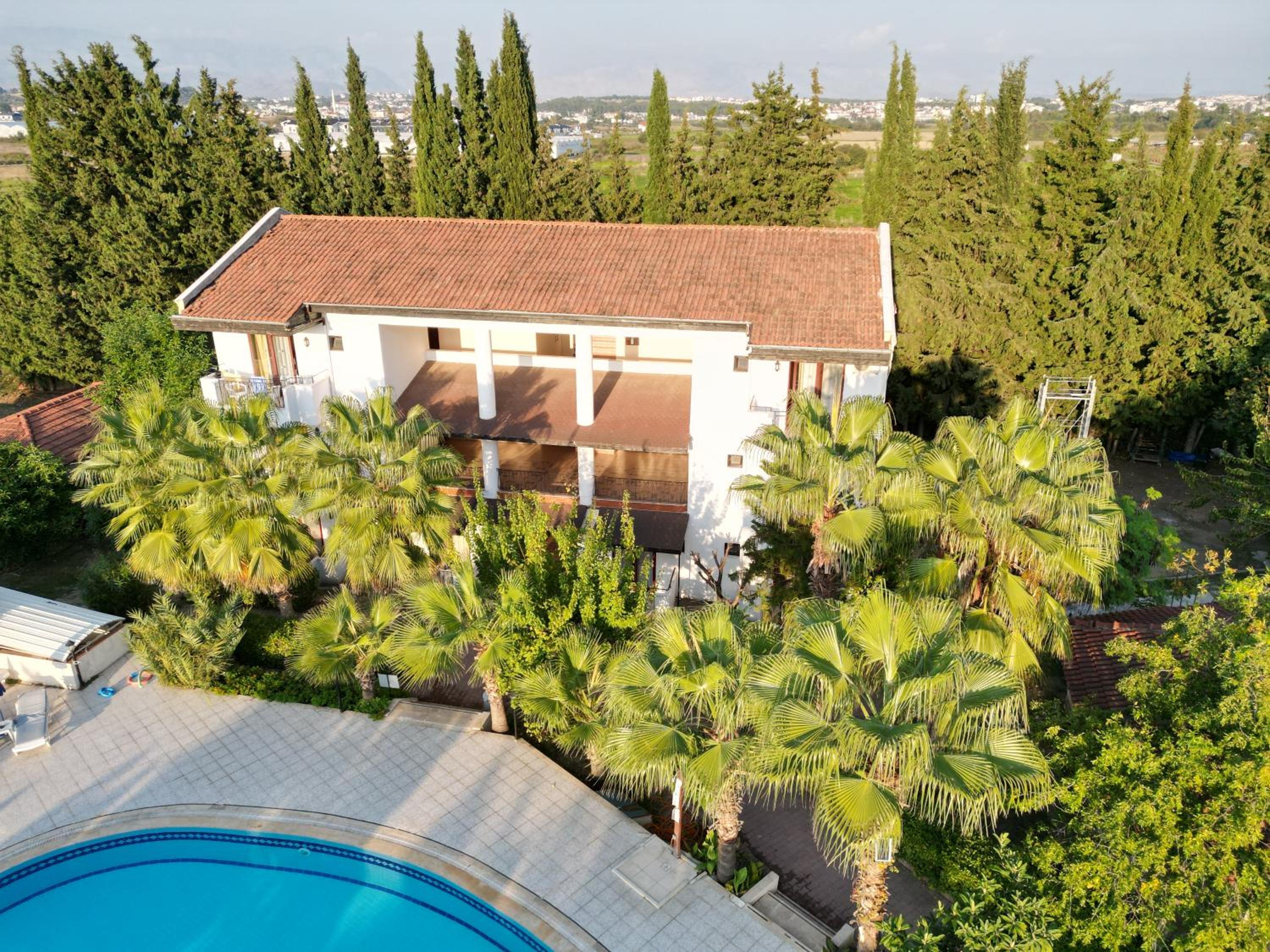 Side Vacations - LEMAS SUITE HOTEL - Property Image 8