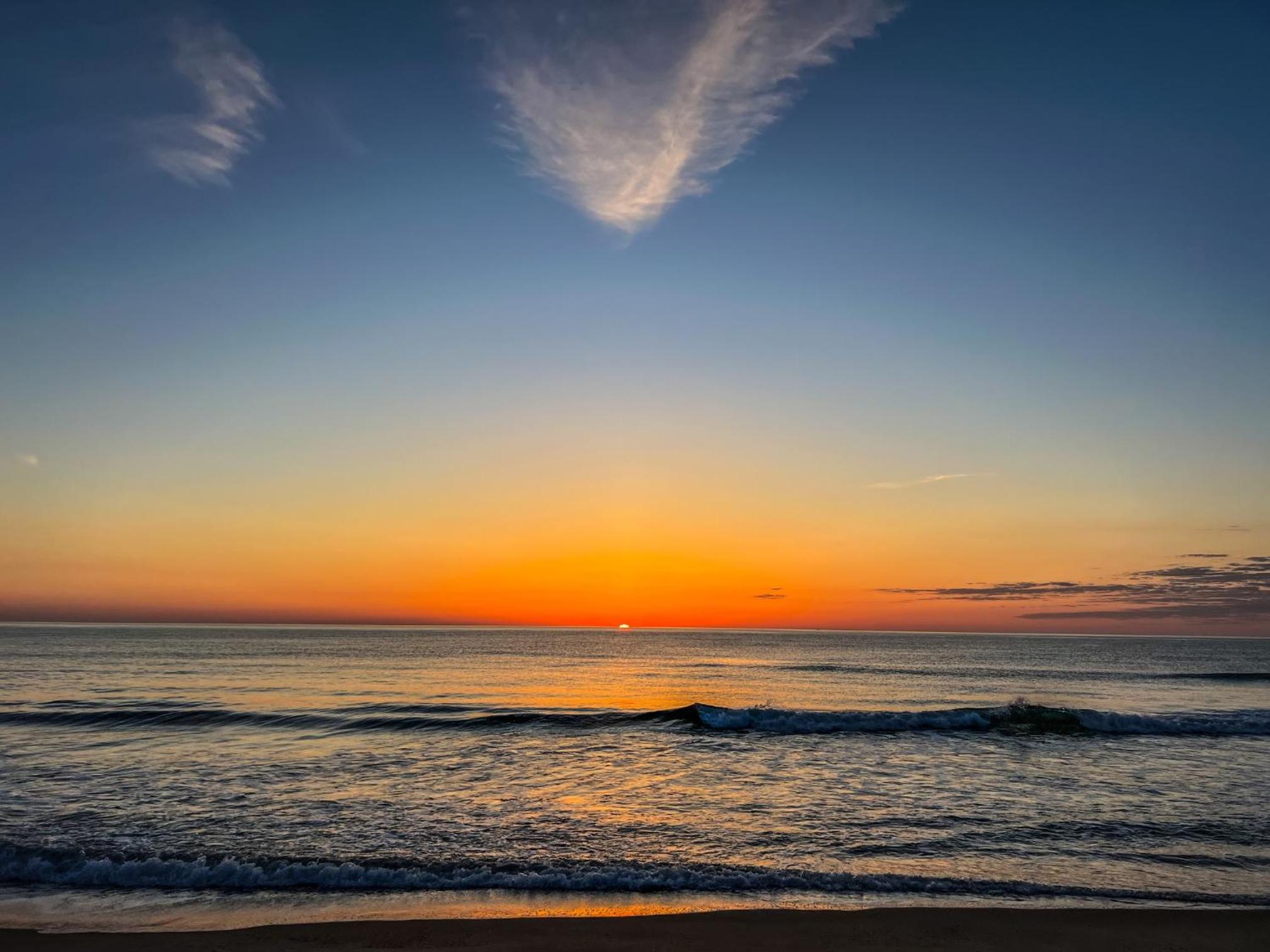 Ocean Song - 2 Bedroom Oceanfront Penthouse Condo in Kill Devil Hills, Spacious Layout
