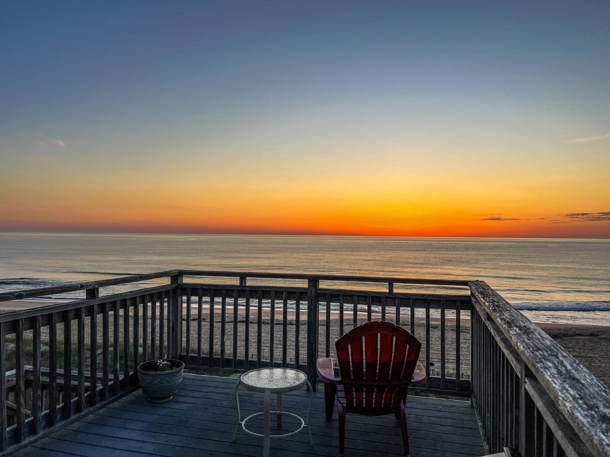 Ocean Song - 2 Bedroom Oceanfront Penthouse Condo in Kill Devil Hills, Spacious Layout