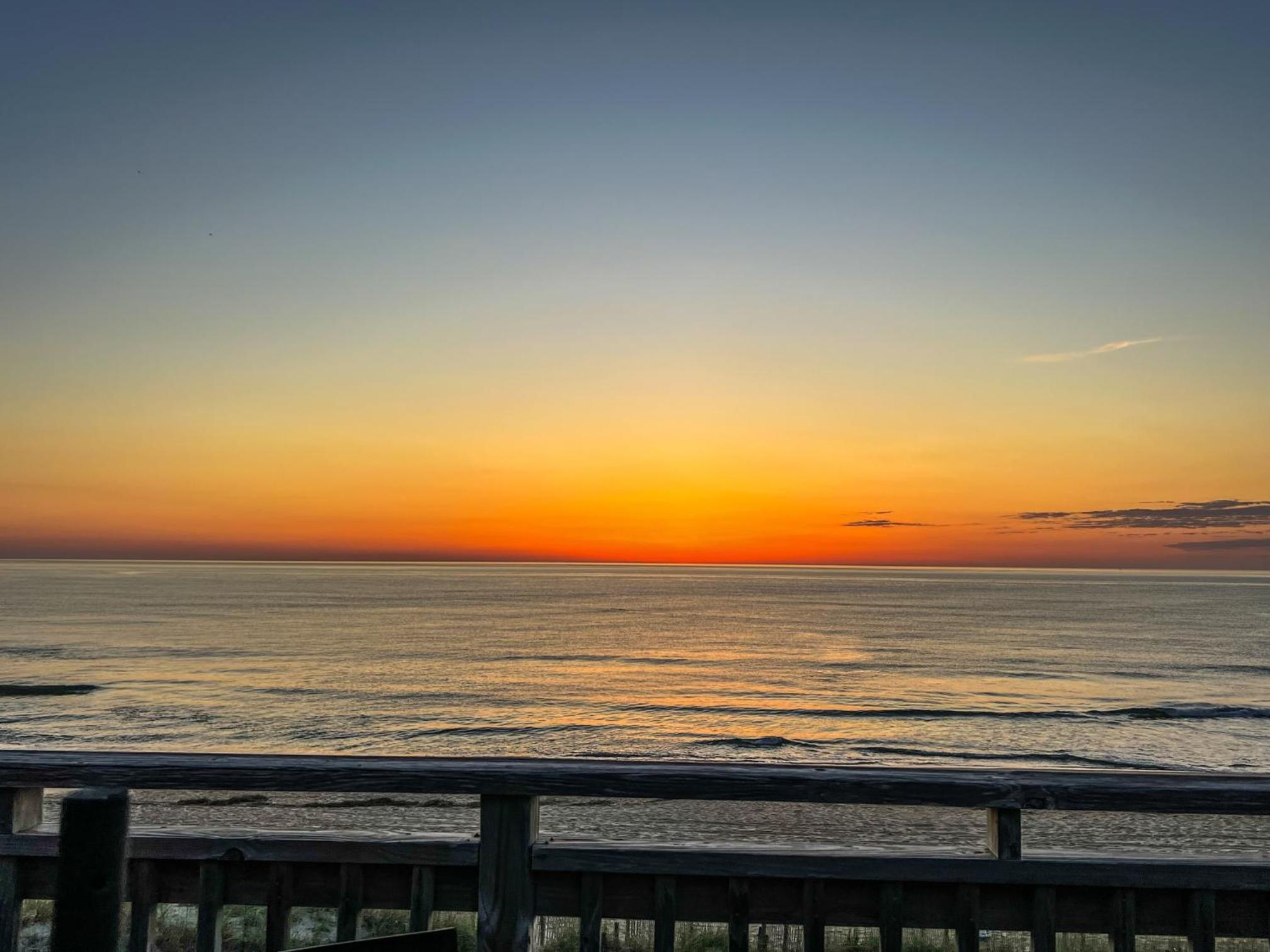 Ocean Song - 2 Bedroom Oceanfront Penthouse Condo in Kill Devil Hills, Spacious Layout