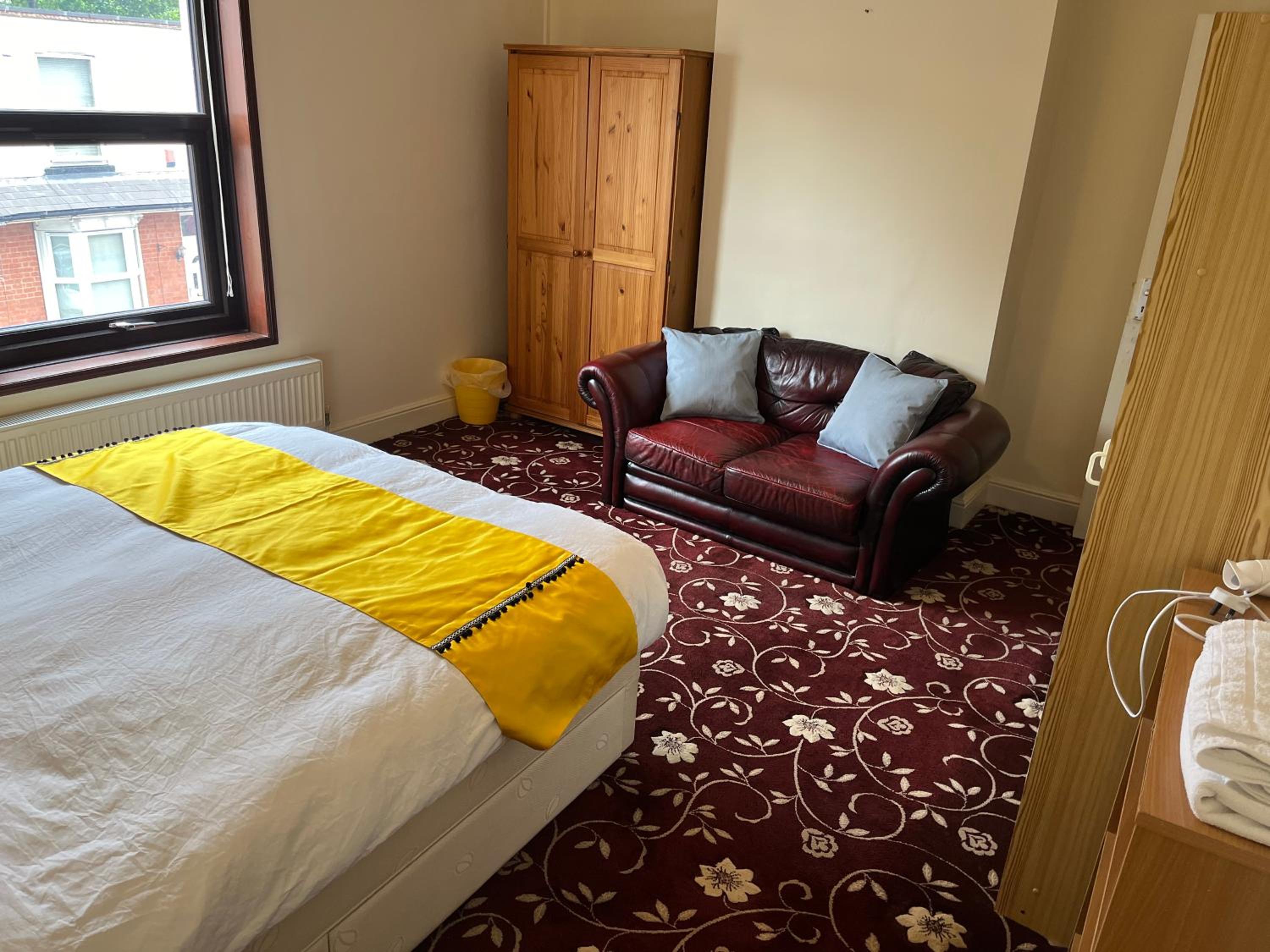 Wolverhampton Vacations - Amazing Entire Home in Wolverhampton - Property Image 1