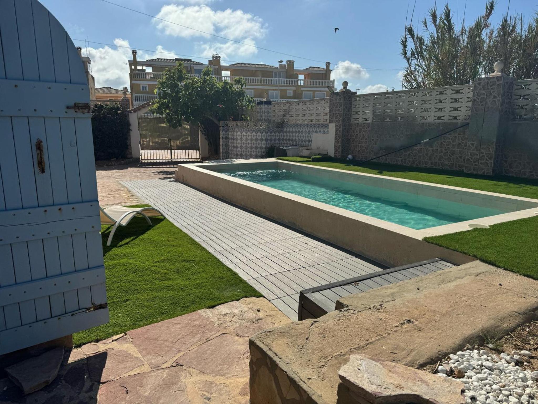 Oasis en la playa: piscina y relax view 5