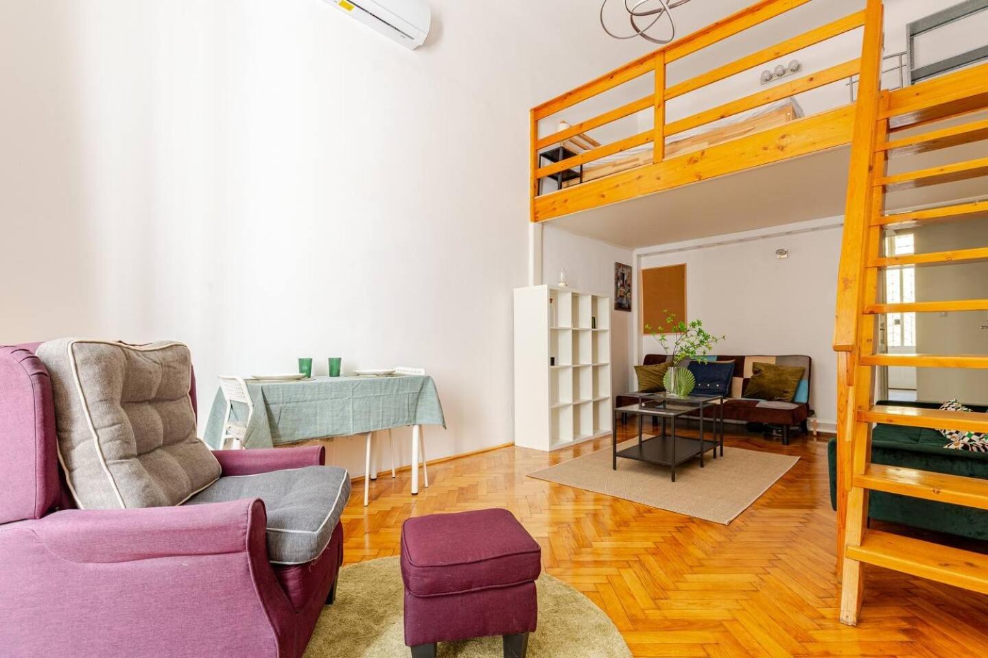 Vibrant center apartment view 3