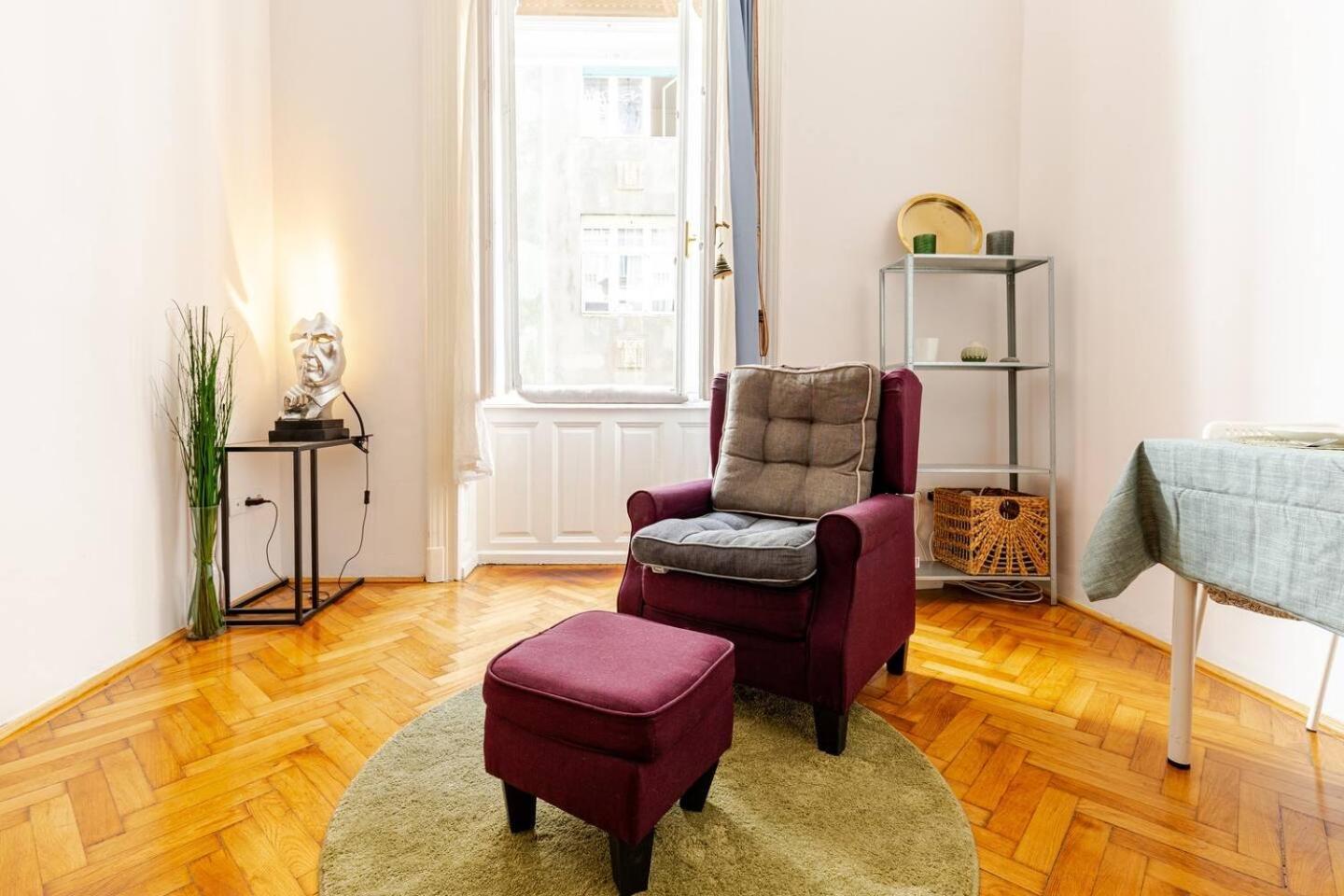 Vibrant center apartment view 2