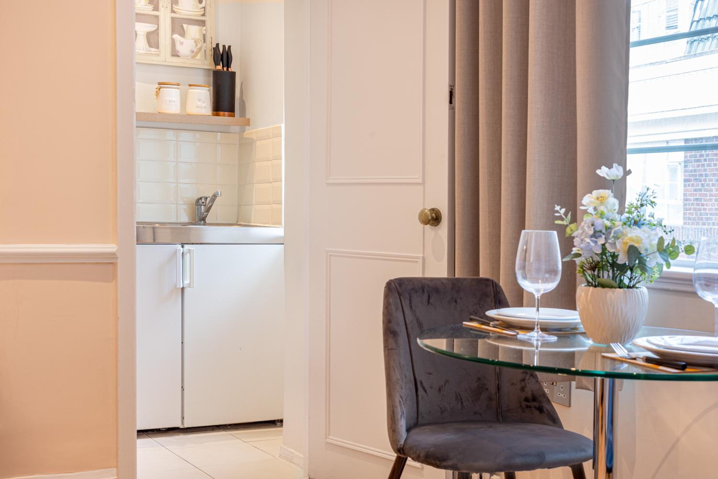 Charming Studio in Prestigious Chelsea