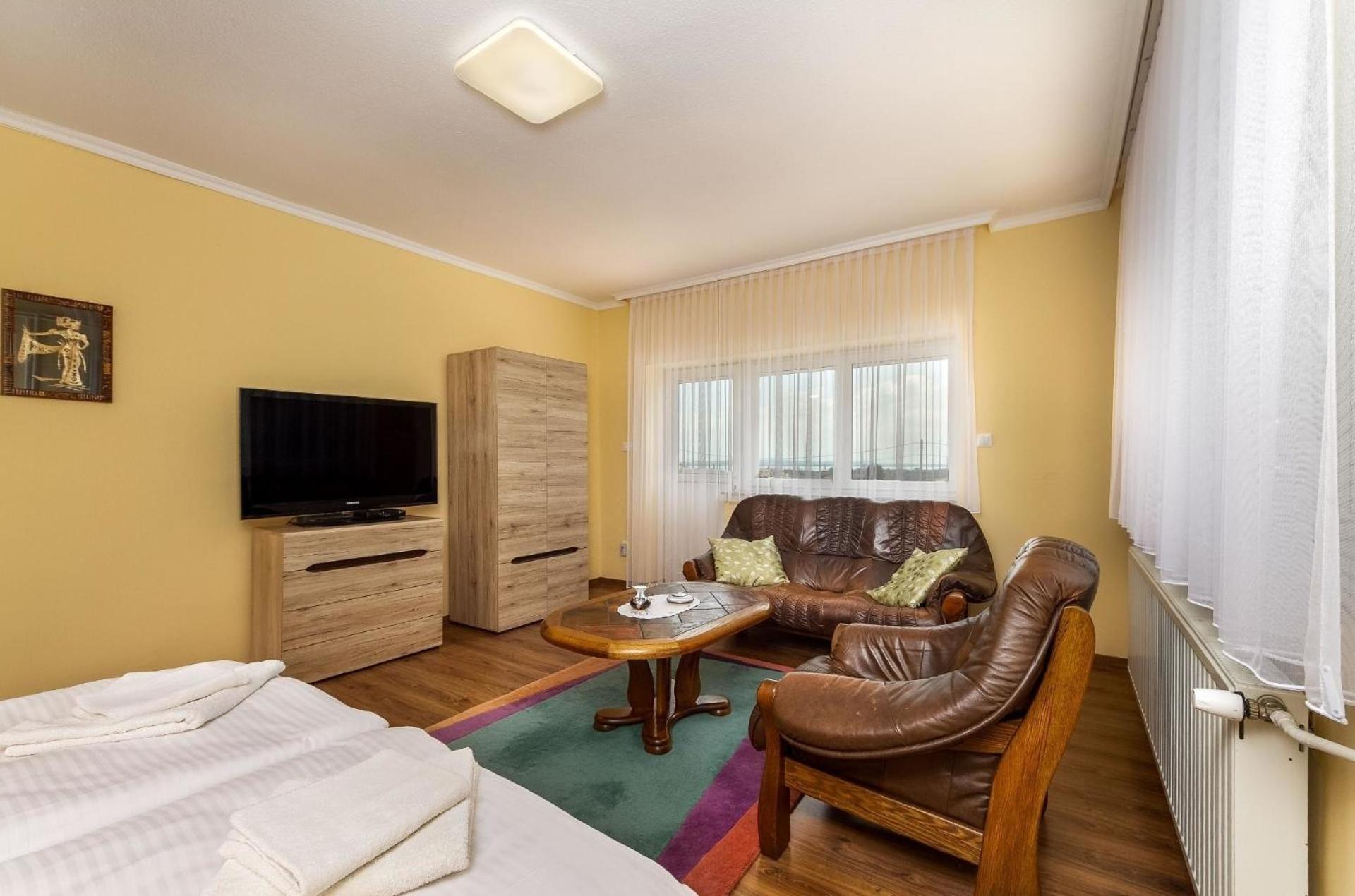 Ferienwohnung auf großem Gartengrundstück