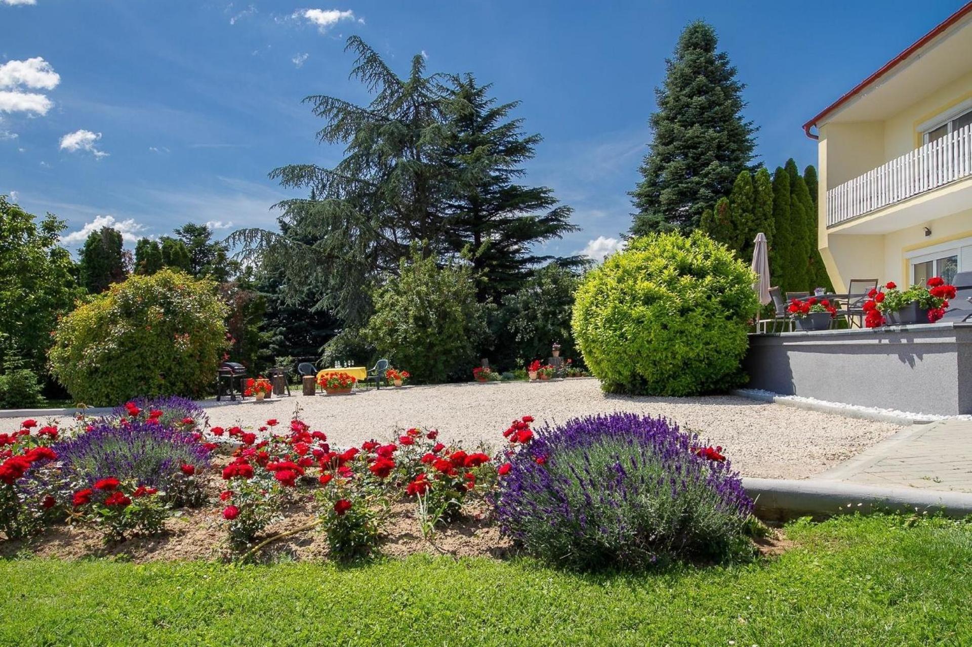 Ferienwohnung auf großem Gartengrundstück