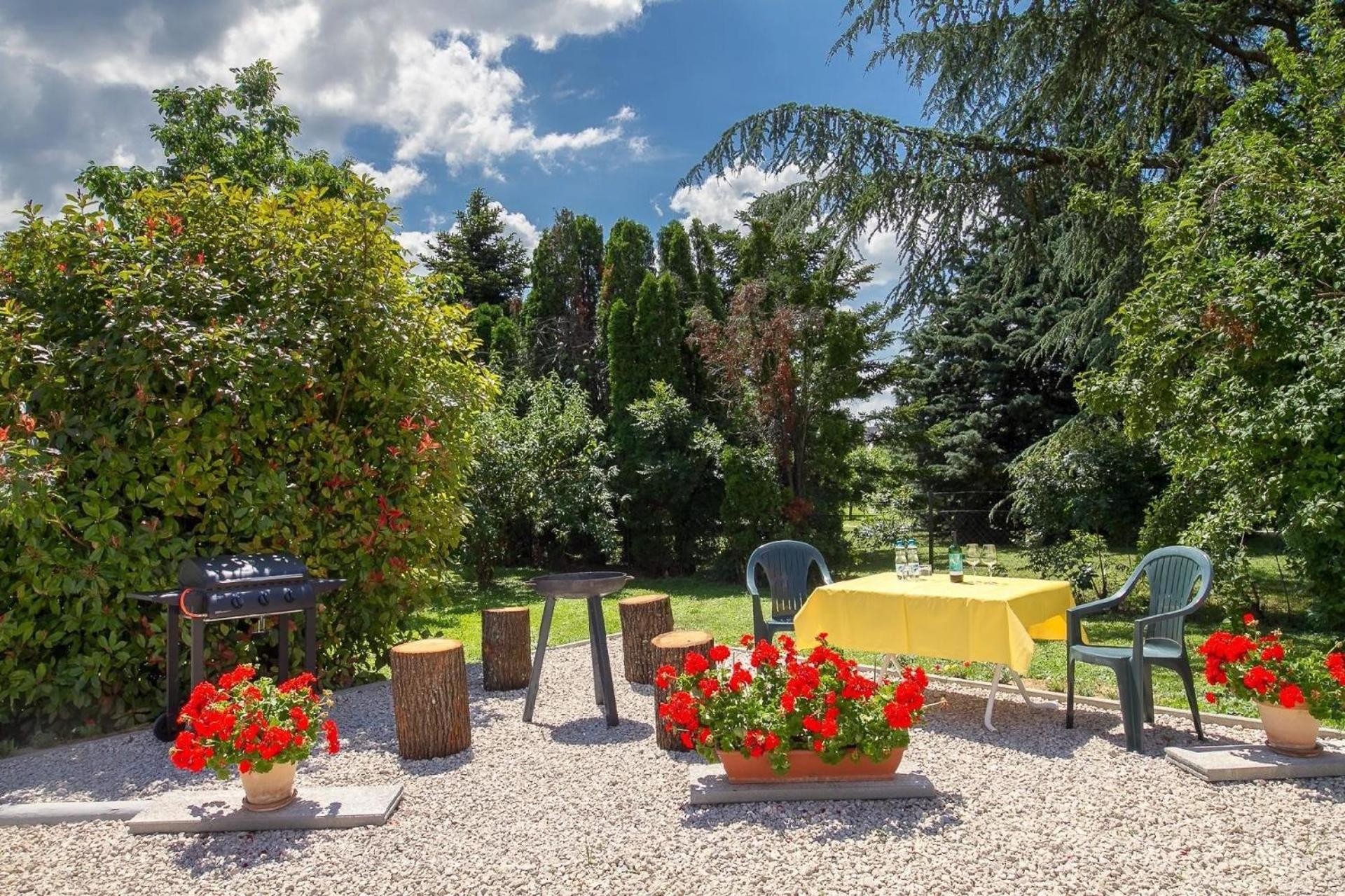 Ferienwohnung auf großem Gartengrundstück