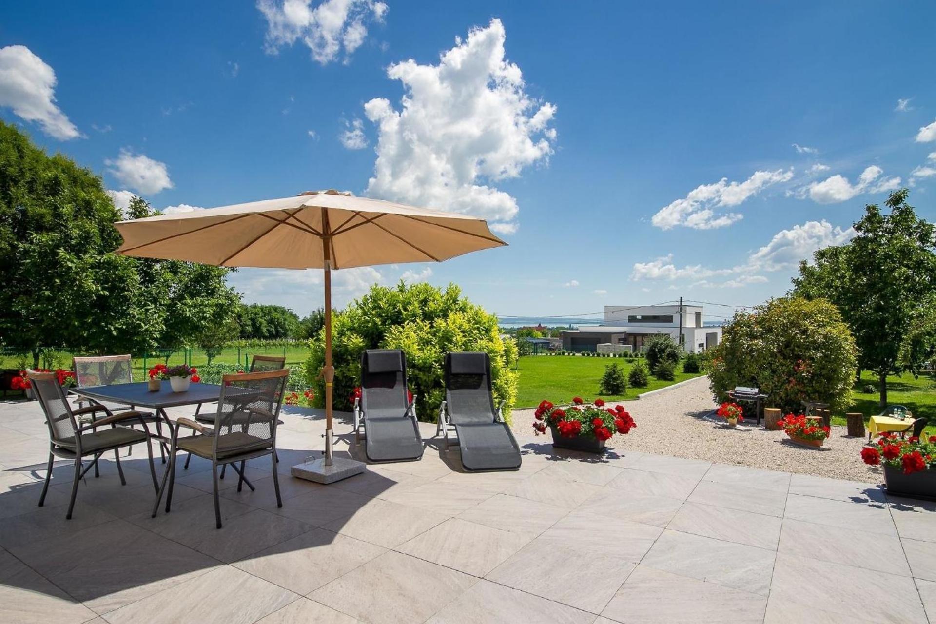 Ferienwohnung auf großem Gartengrundstück