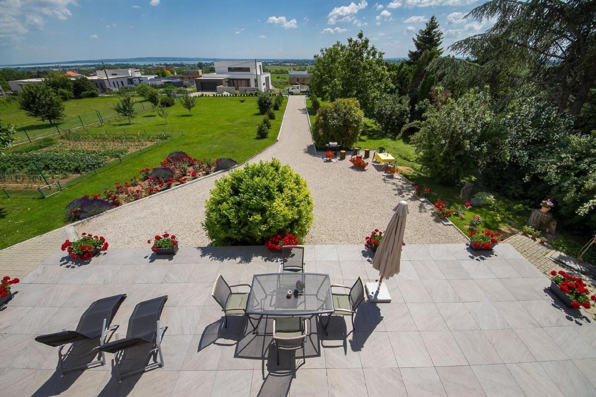 Ferienwohnung auf großem Gartengrundstück
