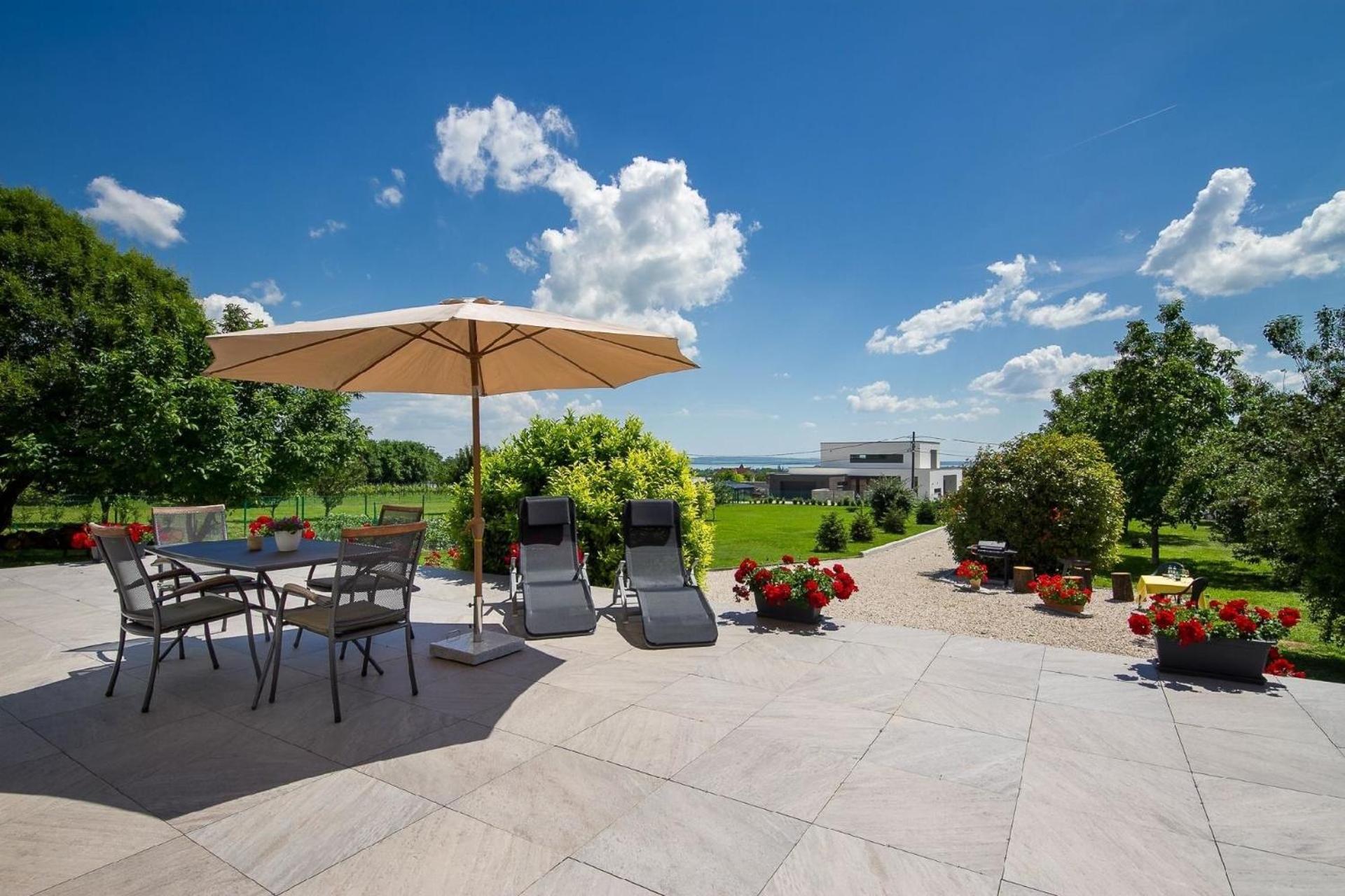 Ferienwohnung auf großem Gartengrundstück