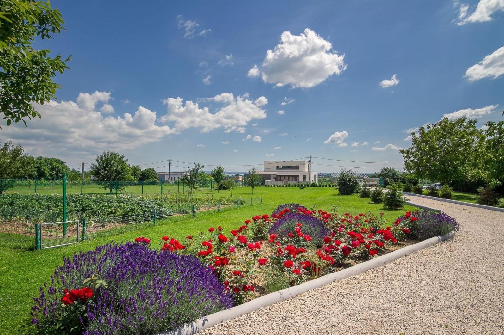 Ferienwohnung auf großem Gartengrundstück