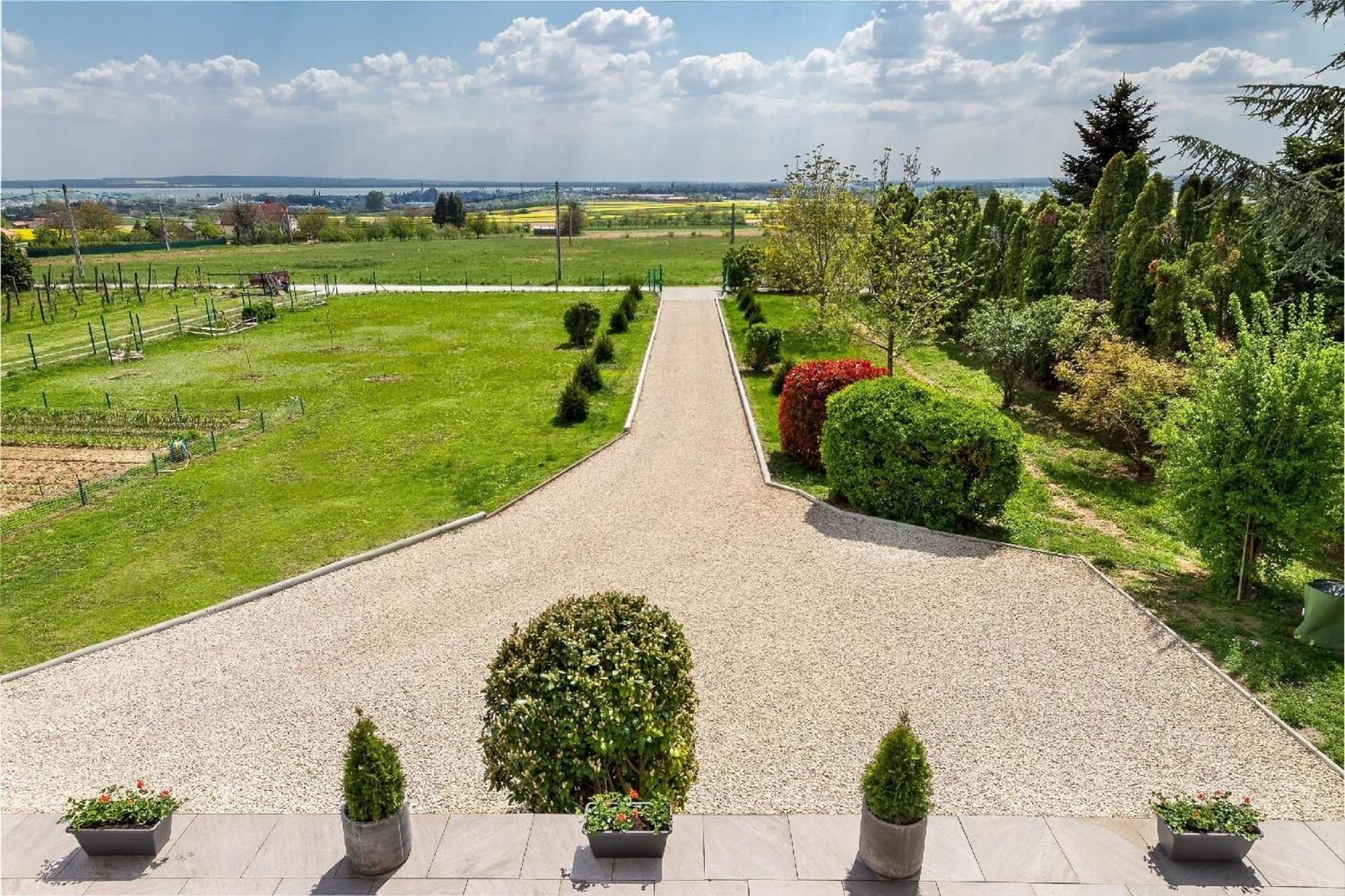 Ferienwohnung auf großem Gartengrundstück