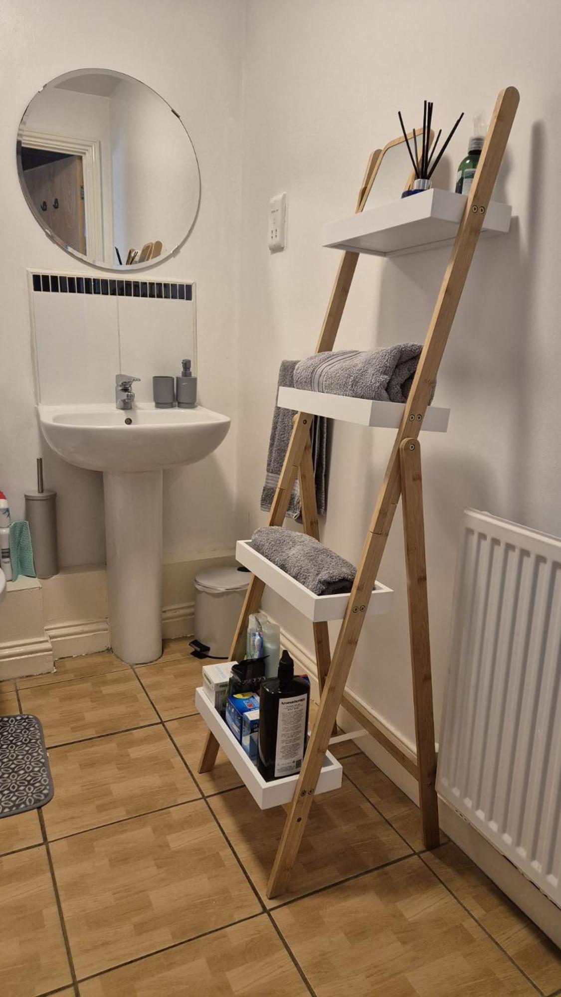 Spacious Ground floor 2 bedroom 2 Bathroom Flat in Hatfield near Hertfordshire University Private Car Park Sleeps 5-6 view 3