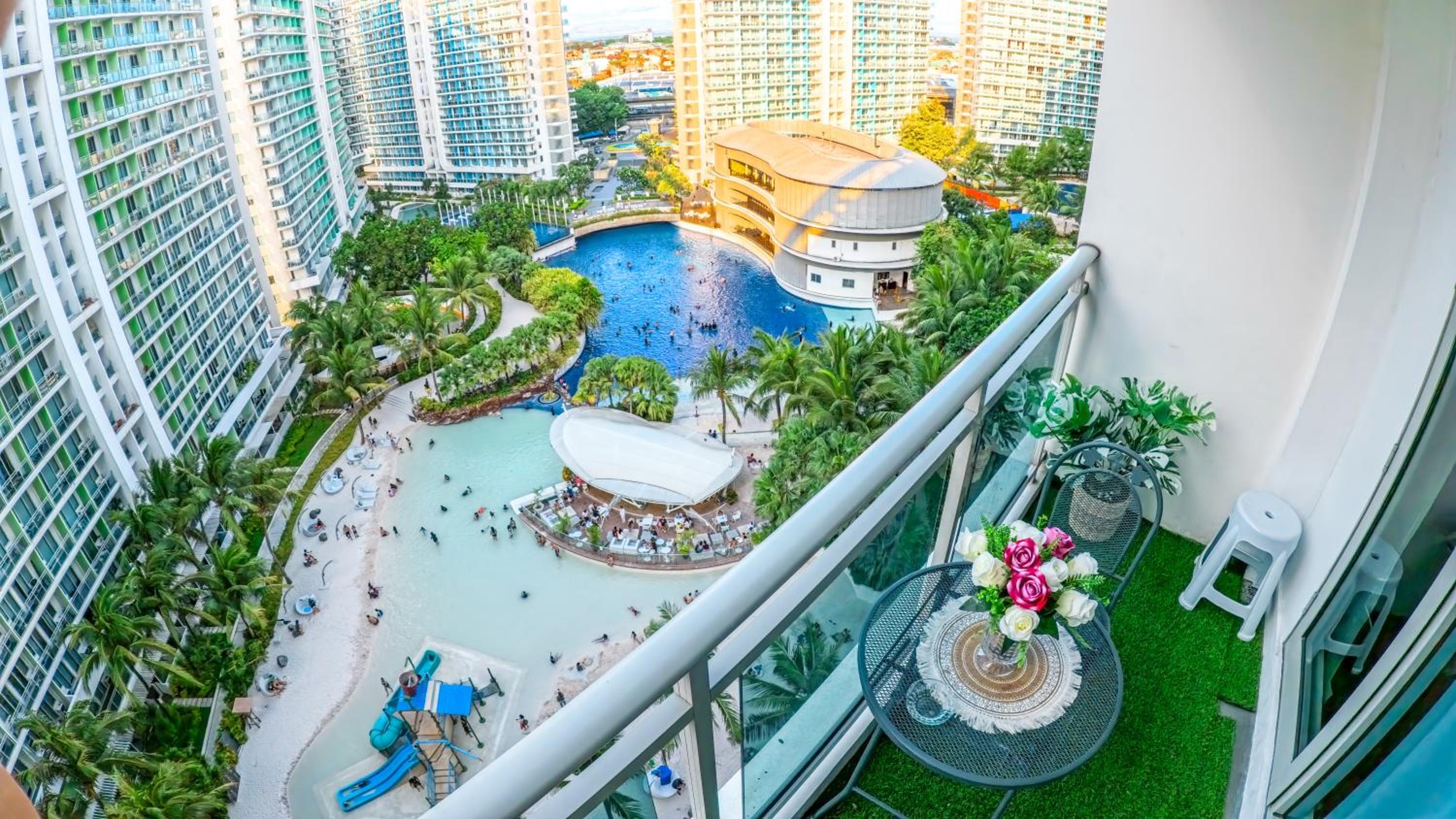 Stunning 1-Bed Apartment in Paranaque view 3