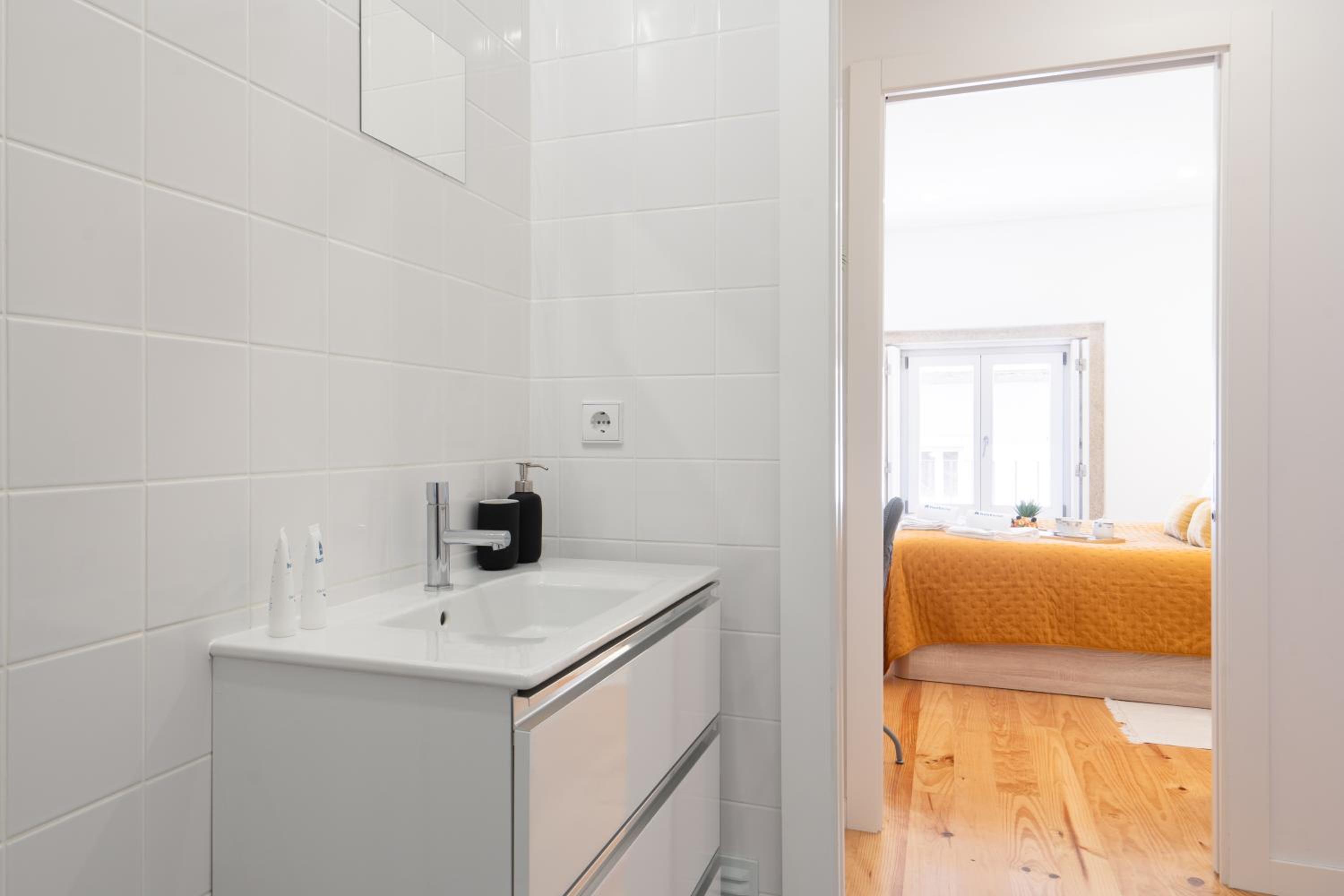 Host Wise - Modern Urban Flat view 2