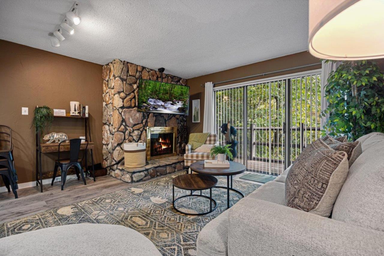 Bearadise Mountain Getaway by Eden Crest view 2