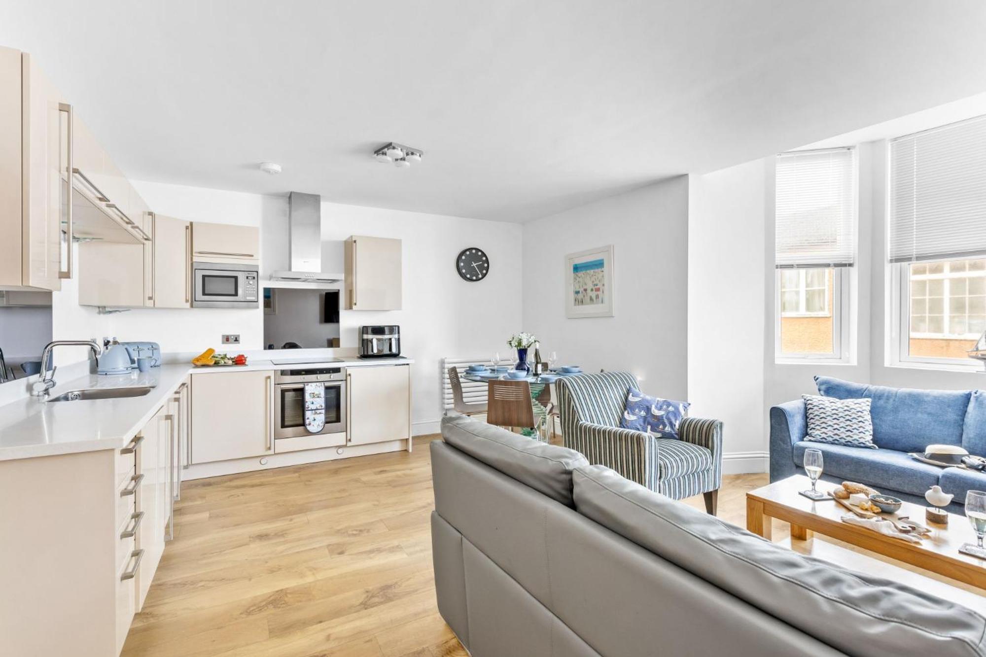 4 At The Beach - Sea view, Pets welcome, Parking view 3