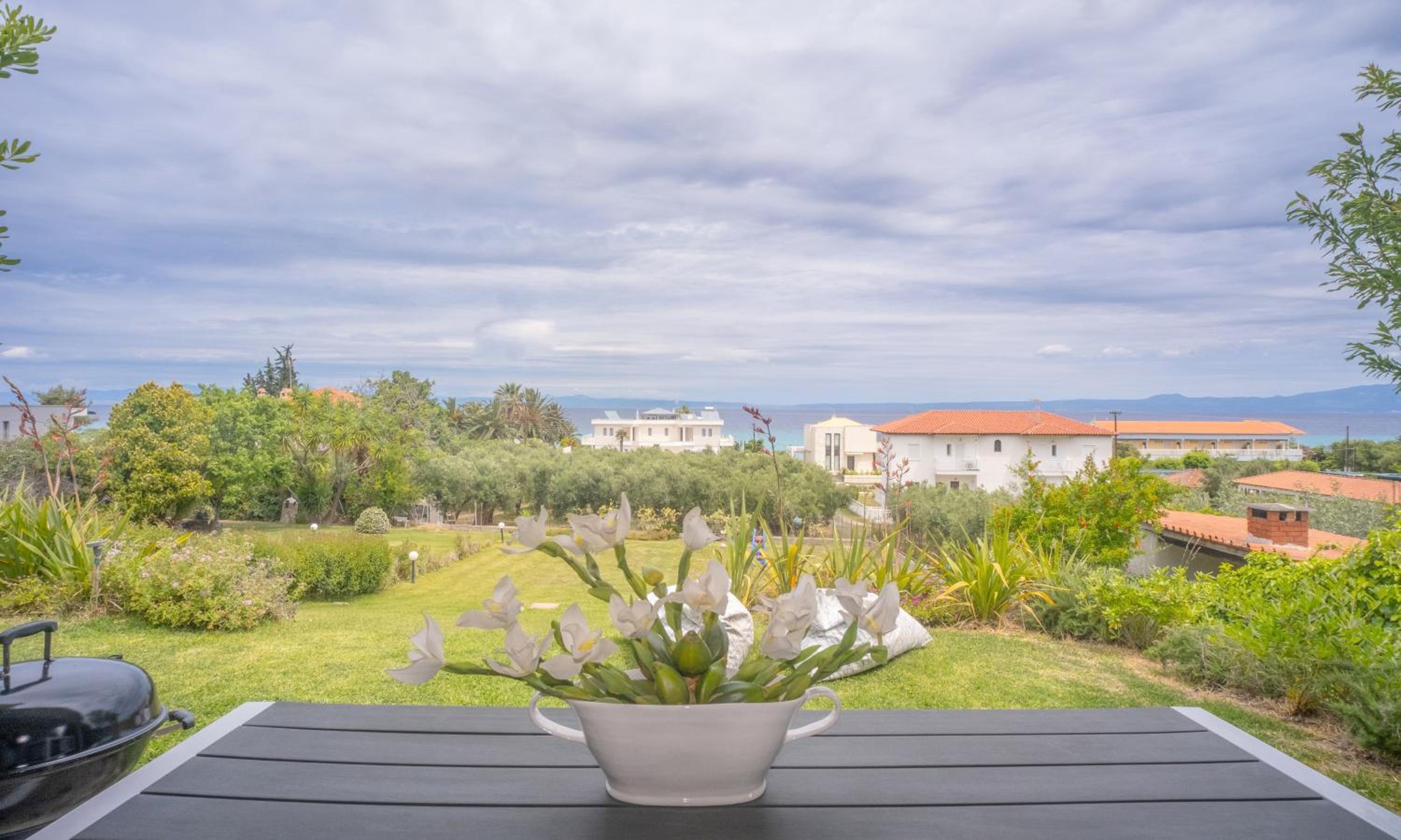 NG Villas Polichrono