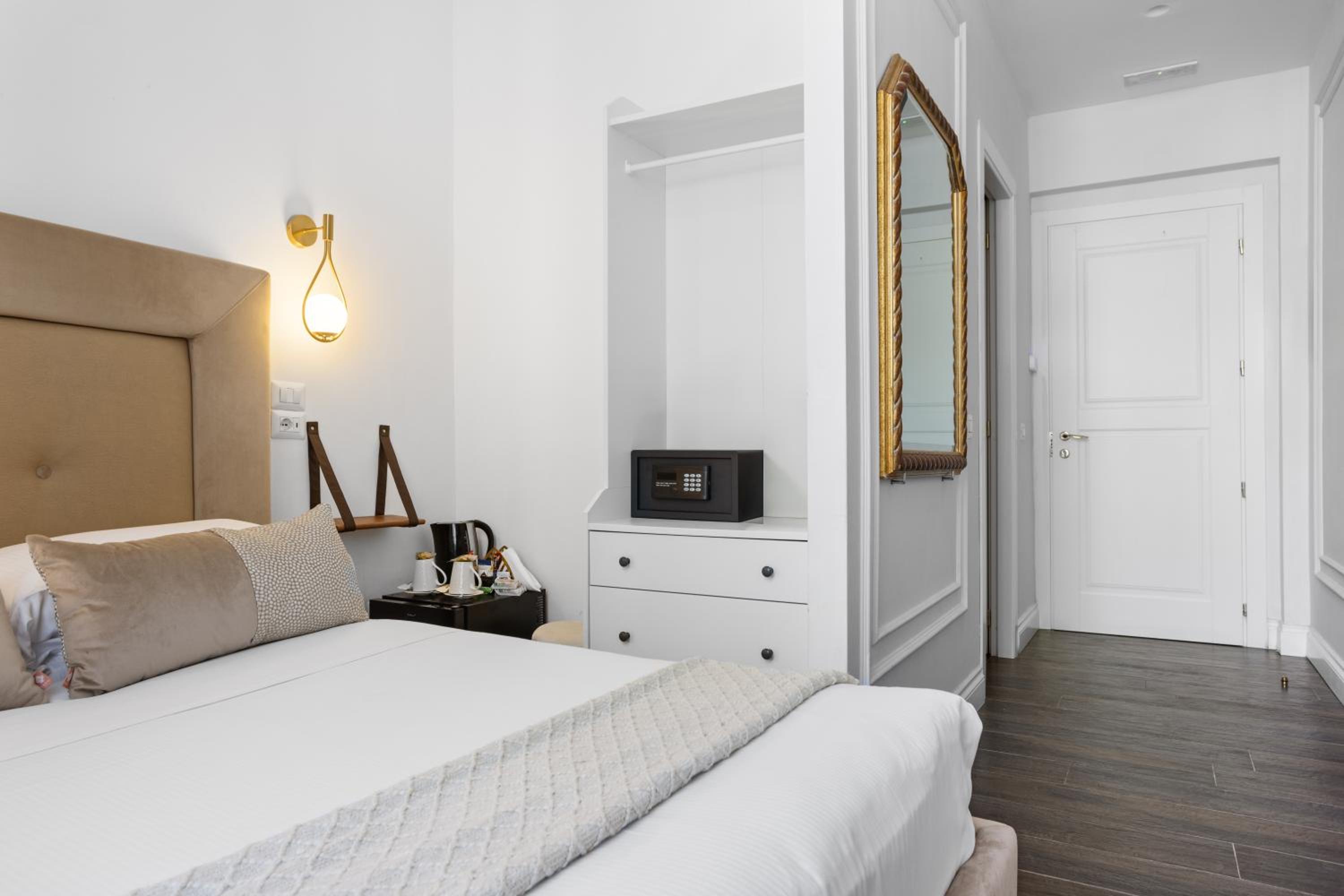 GHR Navona Inn