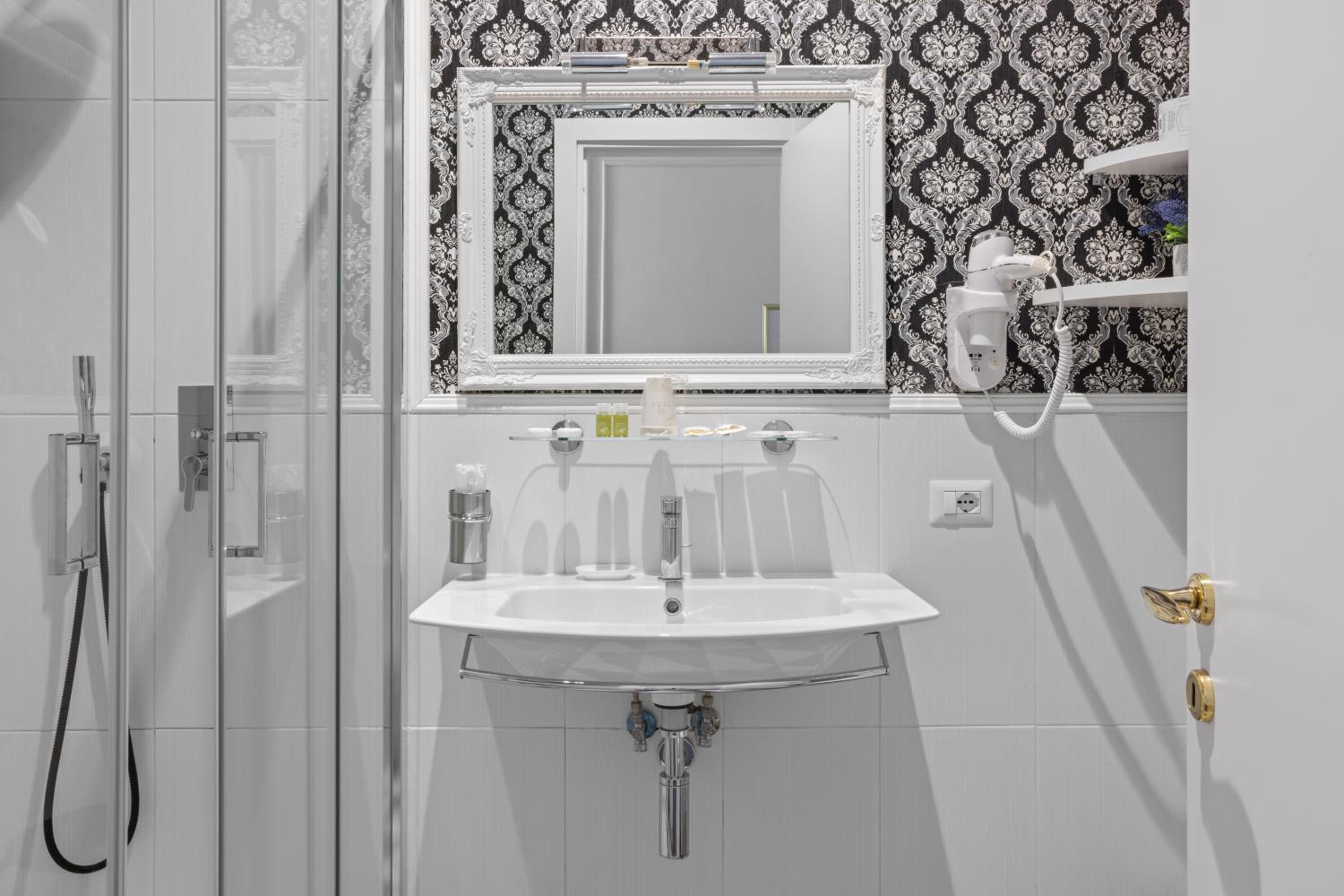 GHR Navona Inn