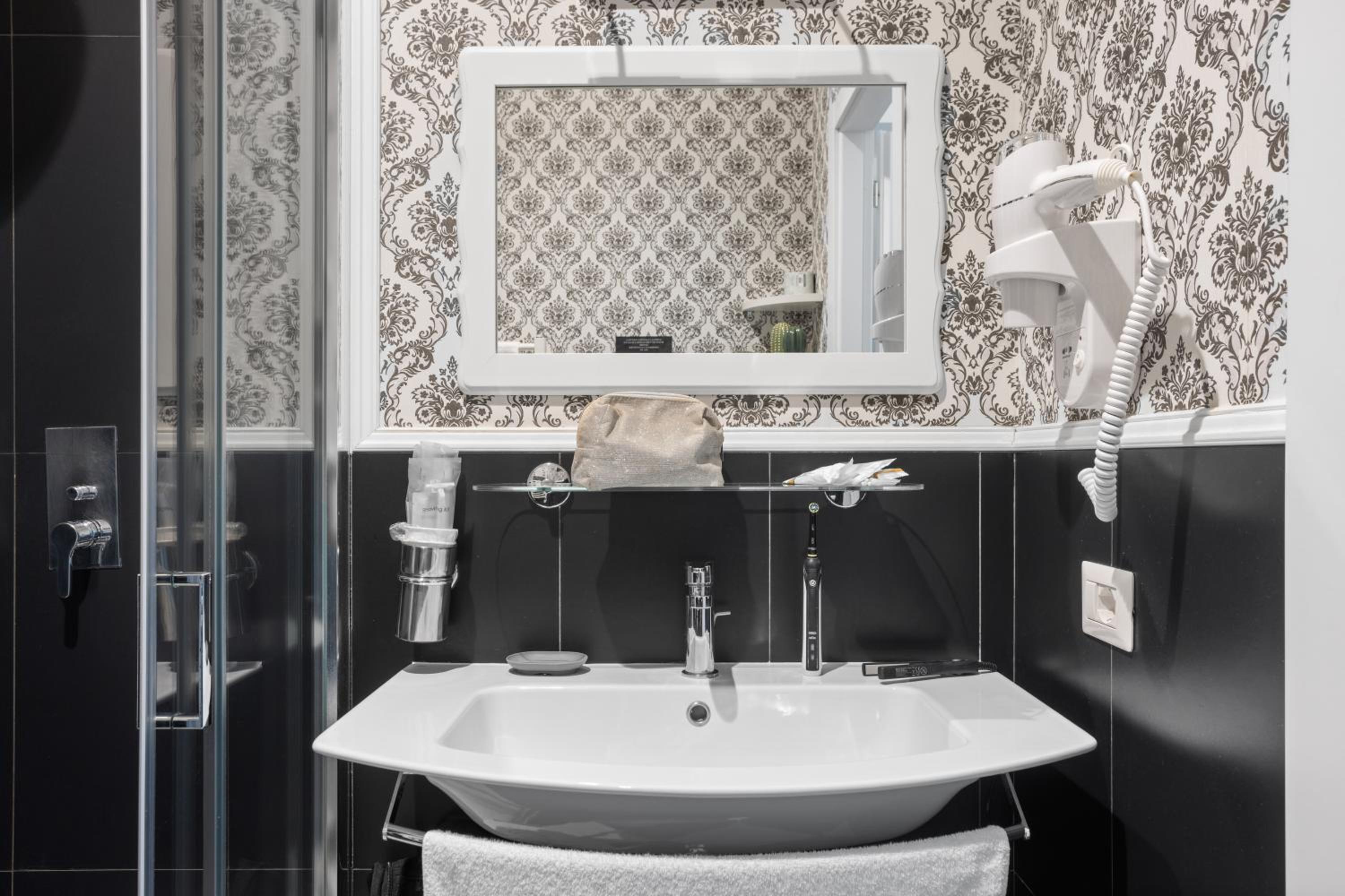 GHR Navona Inn