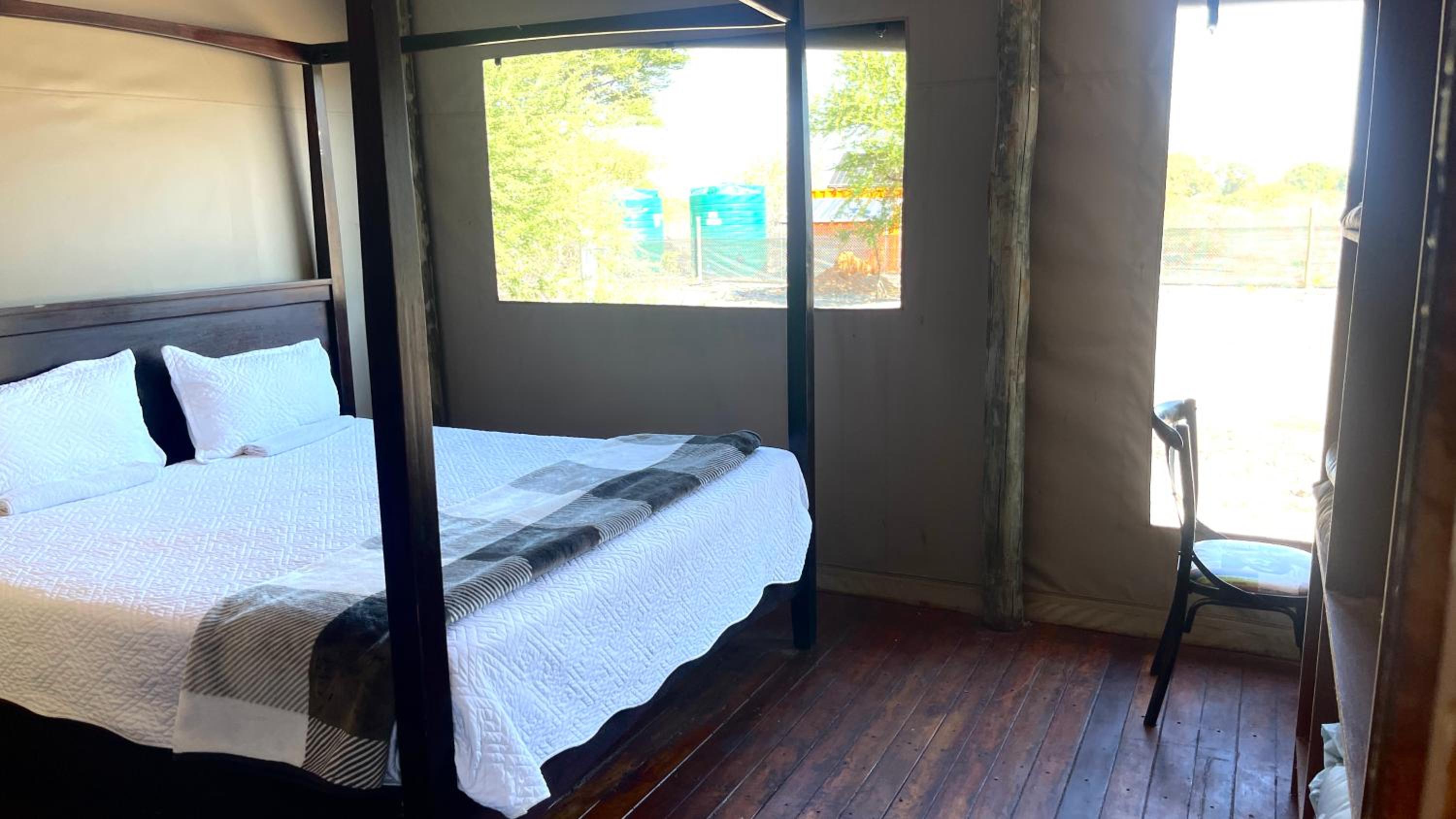 King Bed Hippo Lagoon Off Grid