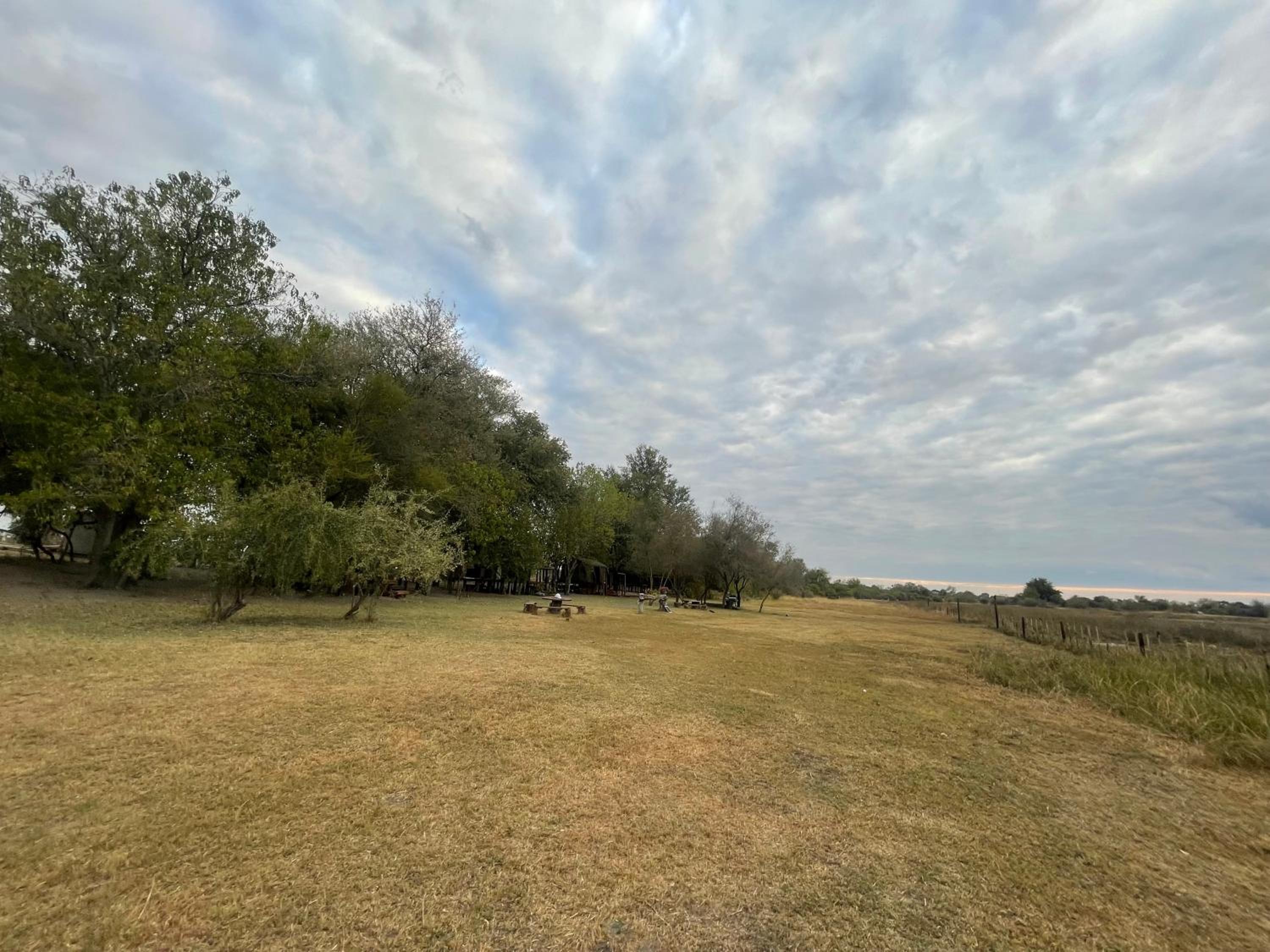 King Bed Hippo Lagoon Off Grid