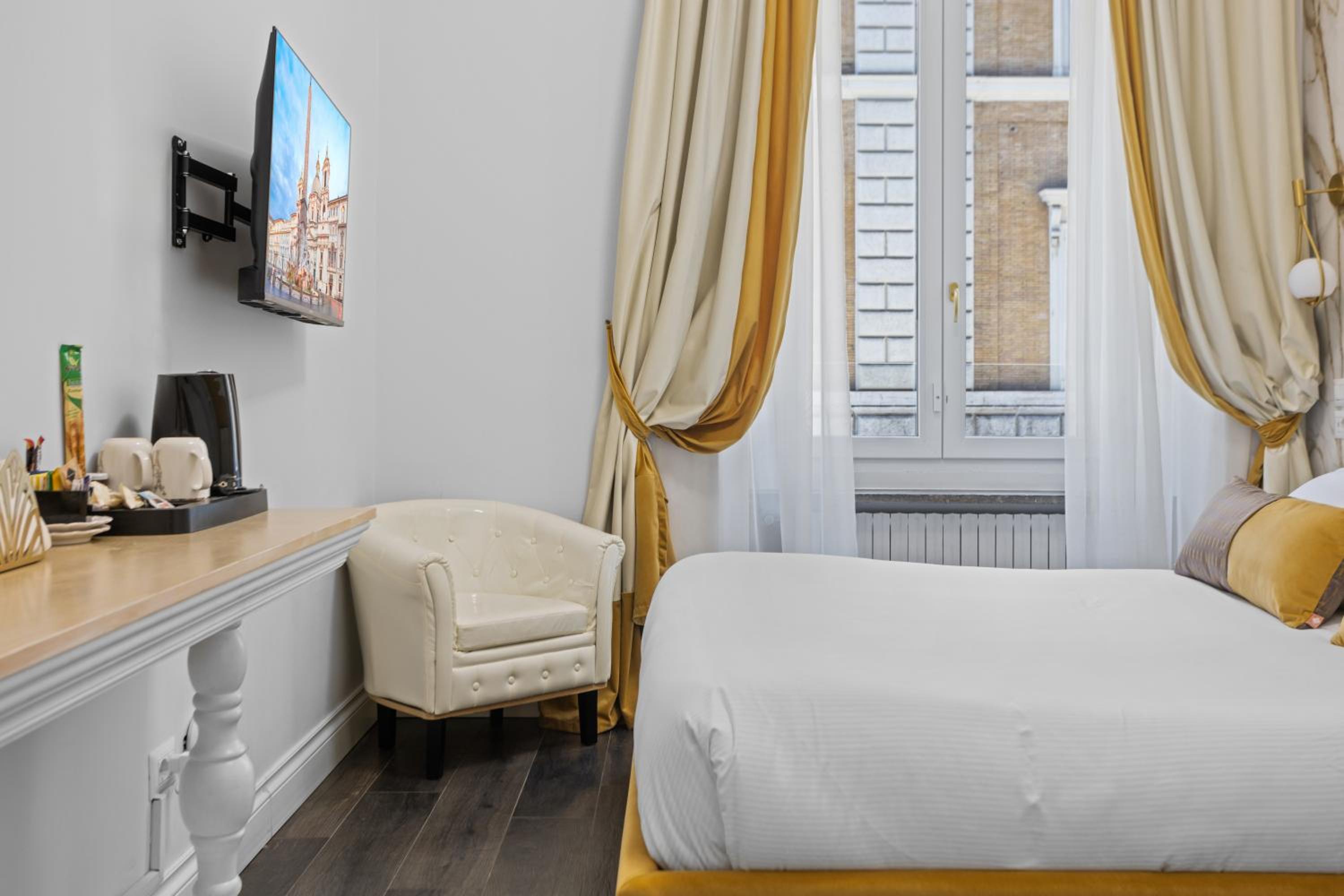 GHR Navona Inn