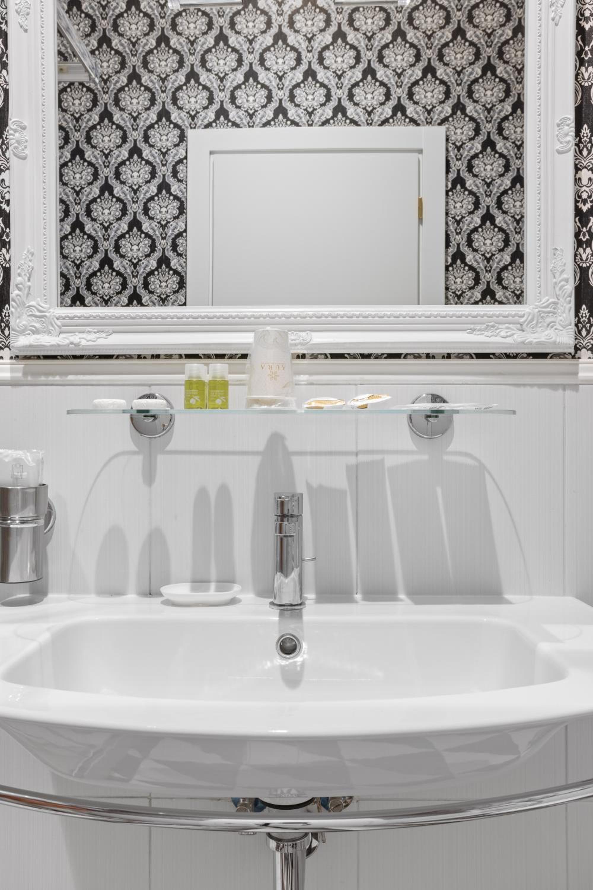 GHR Navona Inn