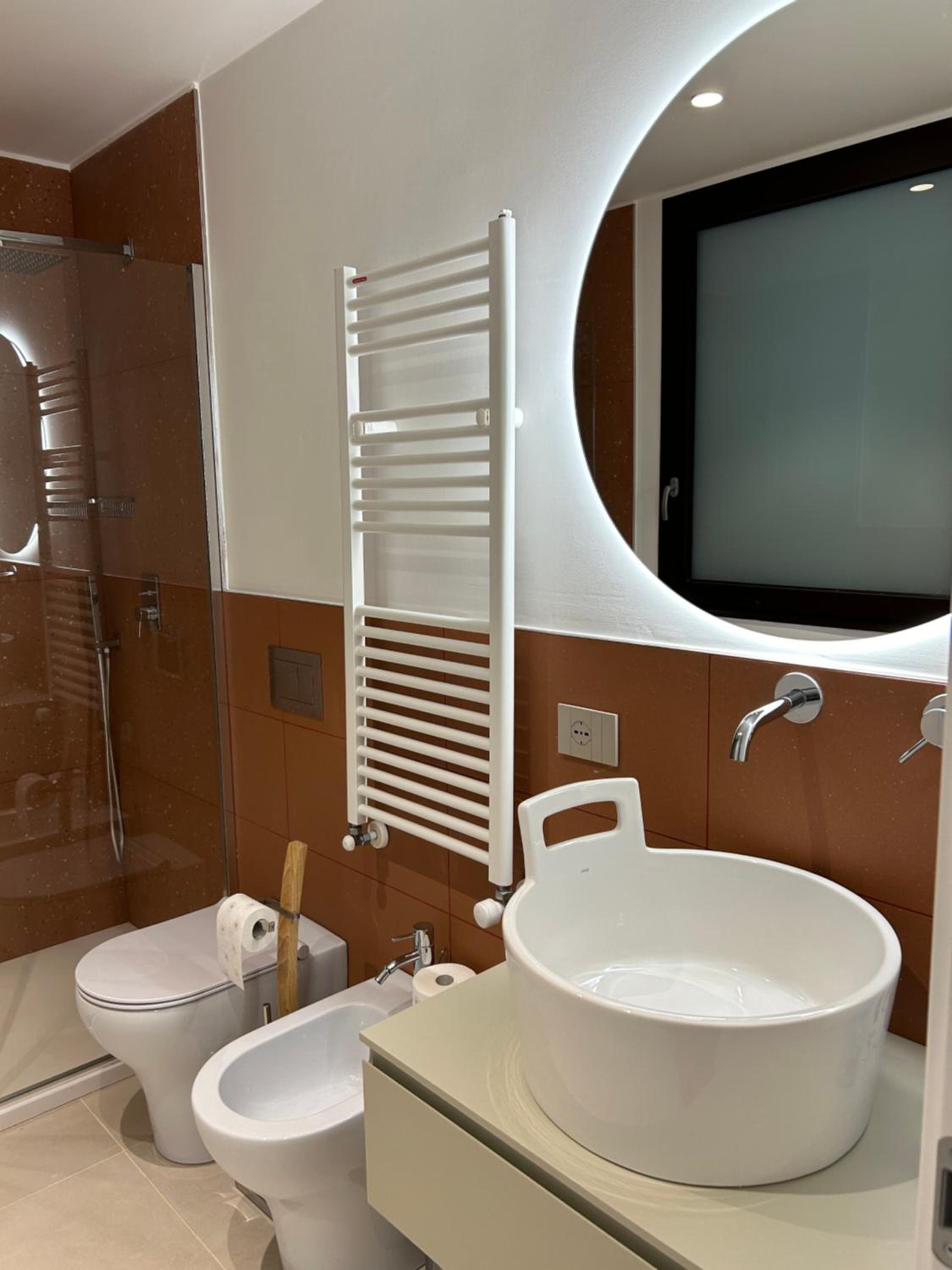 Tenuta Coco villa con piscina en Centuripe — bathroom